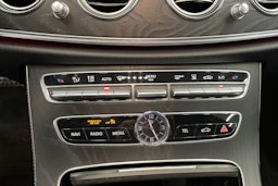 Valkoinen Mercedes-Benz E 2019 kuva 17.