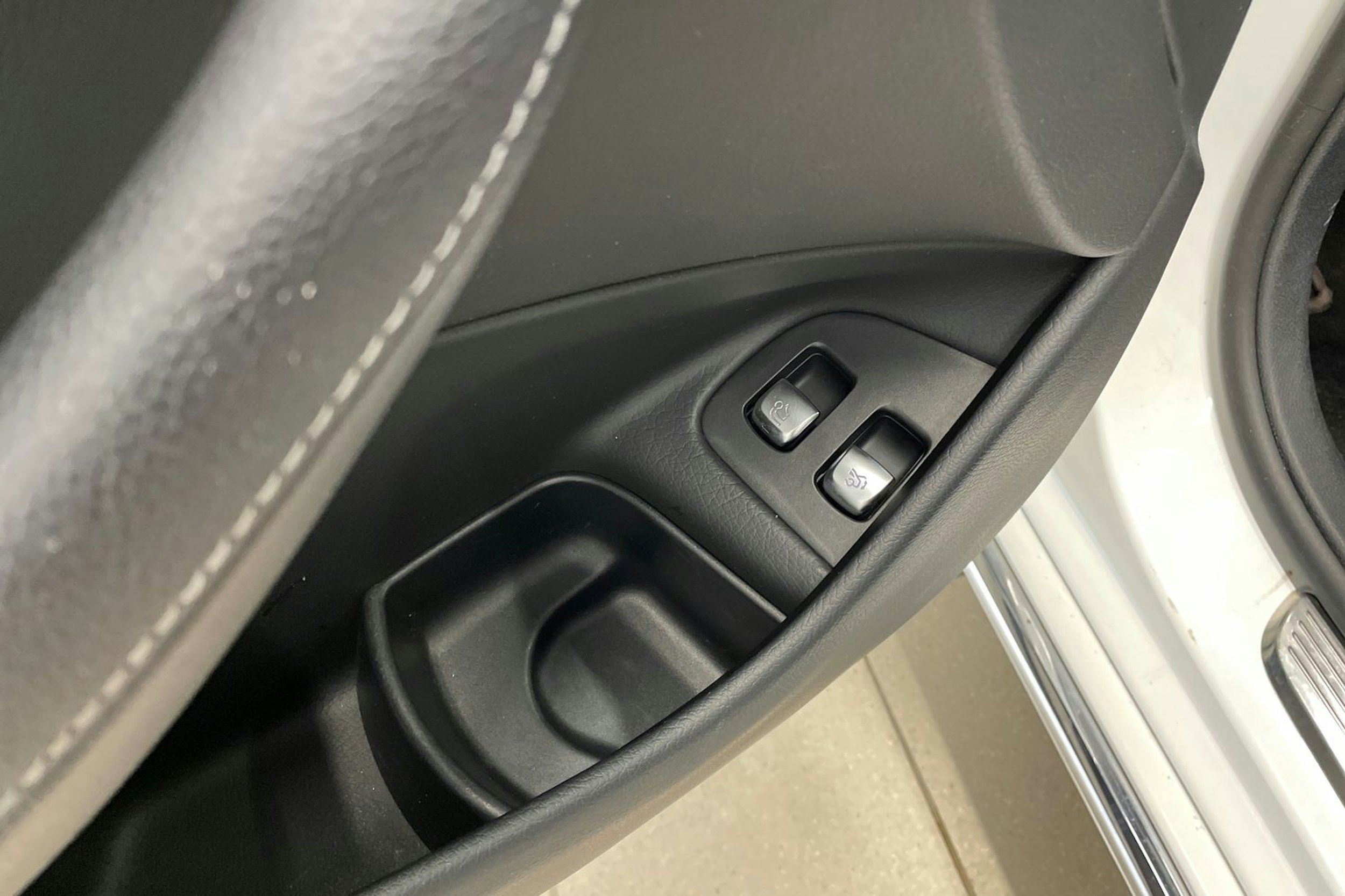 Valkoinen Mercedes-Benz E 2019 kuva 20.