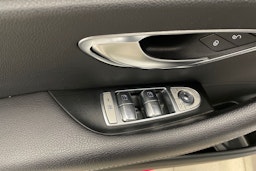 Valkoinen Mercedes-Benz E 2019 kuva 21.