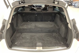 Valkoinen Mercedes-Benz E 2019 kuva 24.