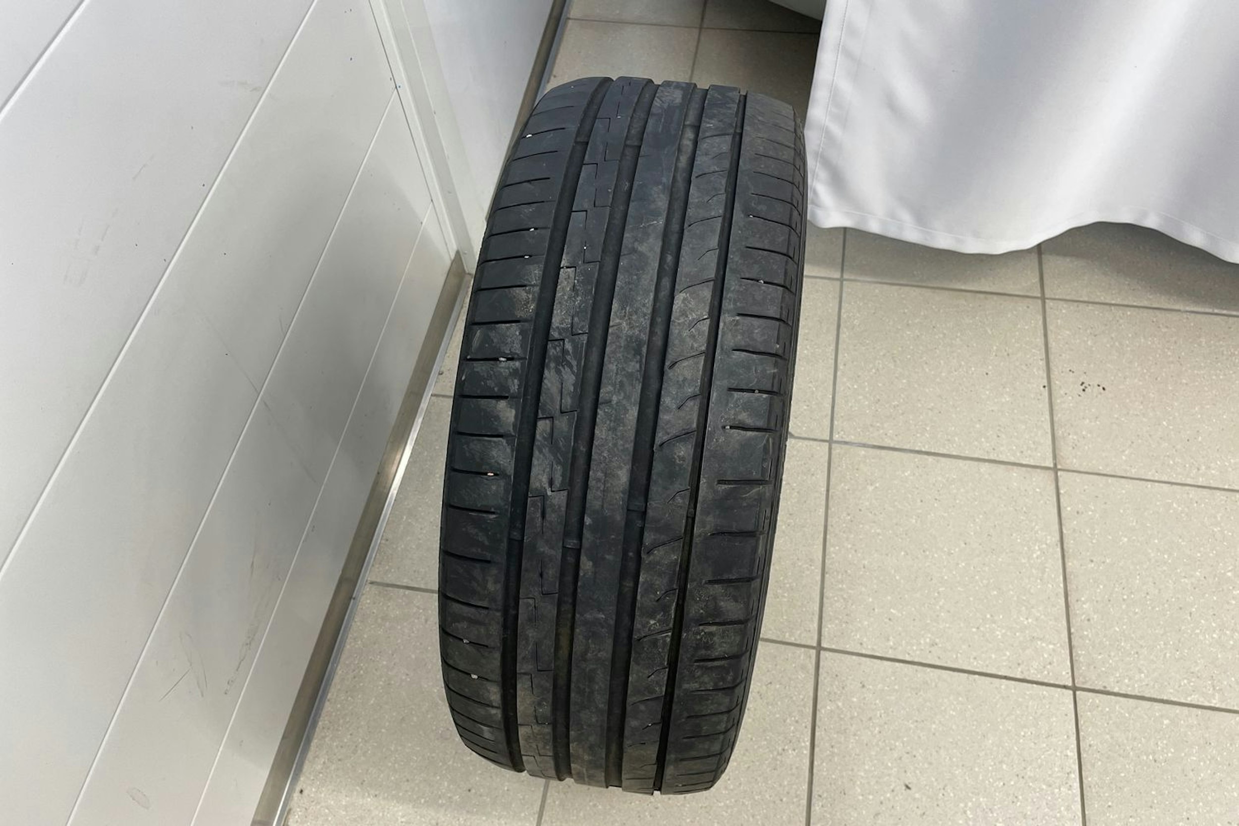 Valkoinen Mercedes-Benz E 2019 kuva 29.