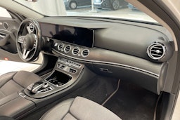 Valkoinen Mercedes-Benz E 2019 kuva 31.