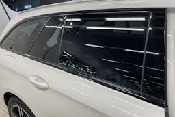 Valkoinen Mercedes-Benz E 2019 kuva 33.