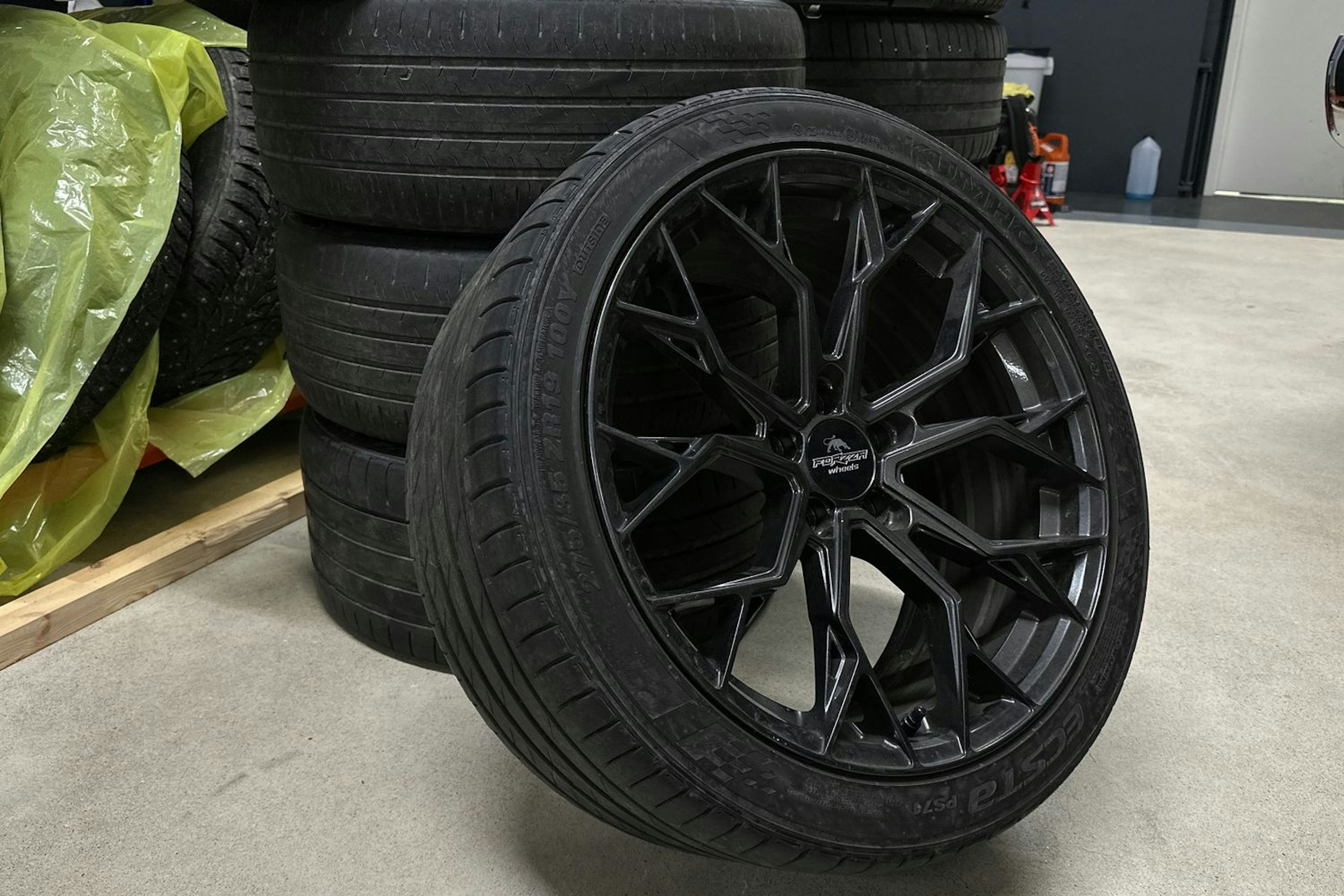 harmaa Mercedes-Benz E 2019 kuva 13.