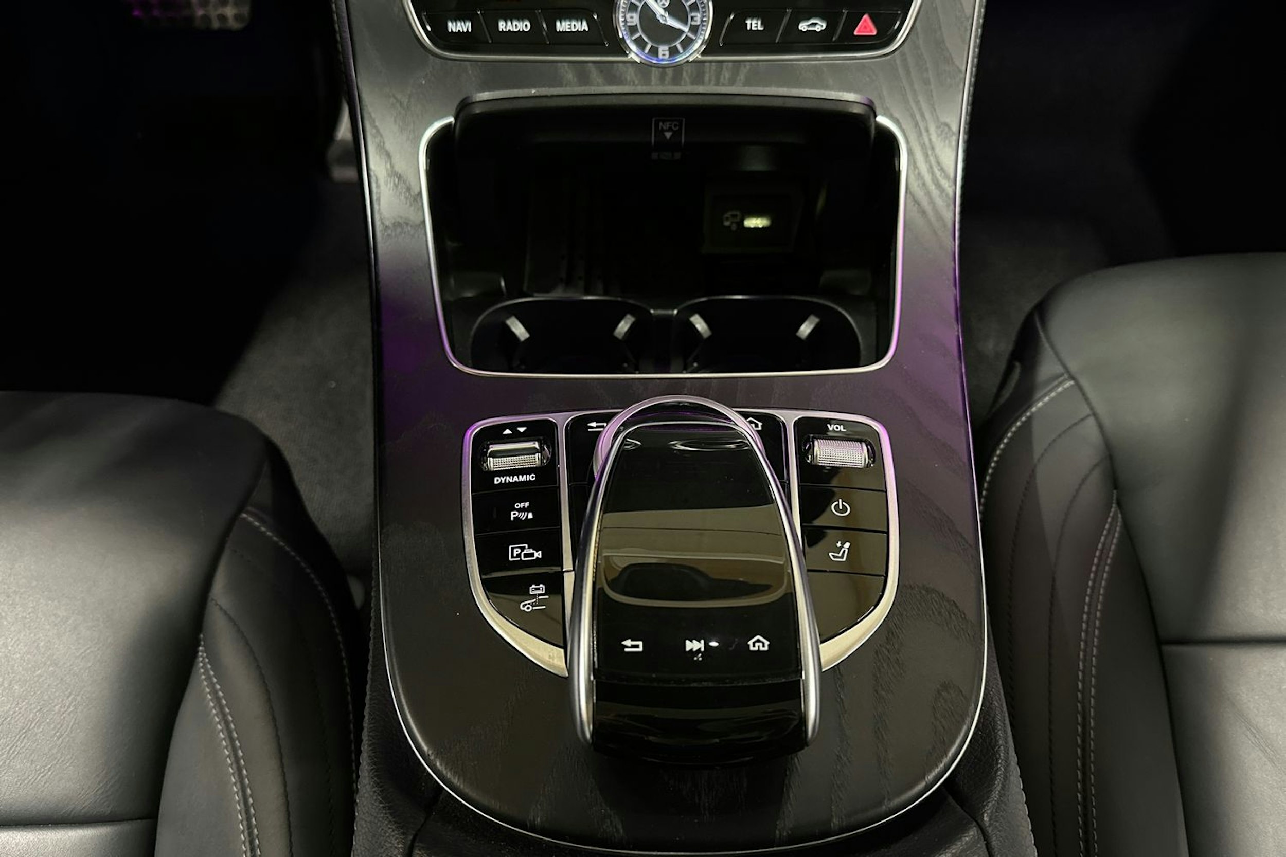 harmaa Mercedes-Benz E 2019 kuva 27.