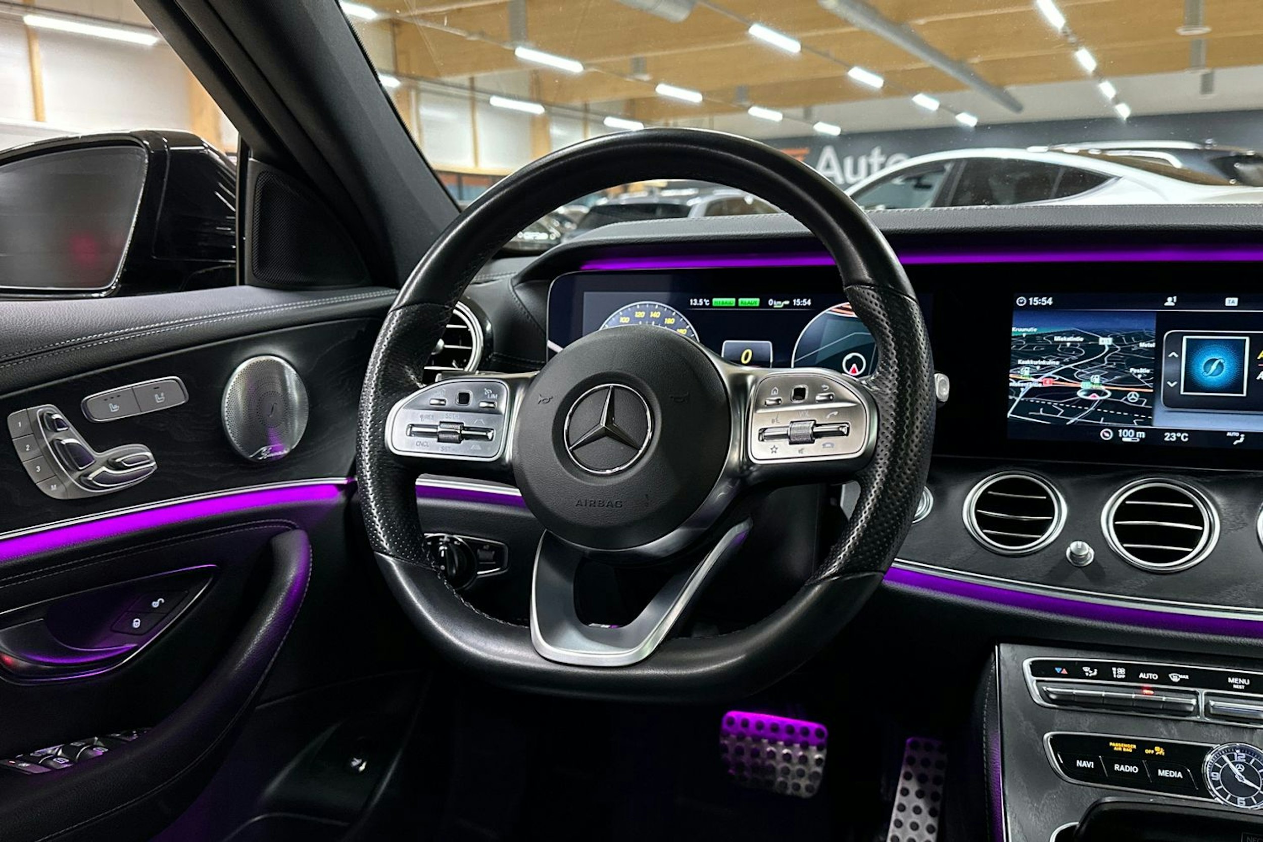 harmaa Mercedes-Benz E 2019 kuva 29.