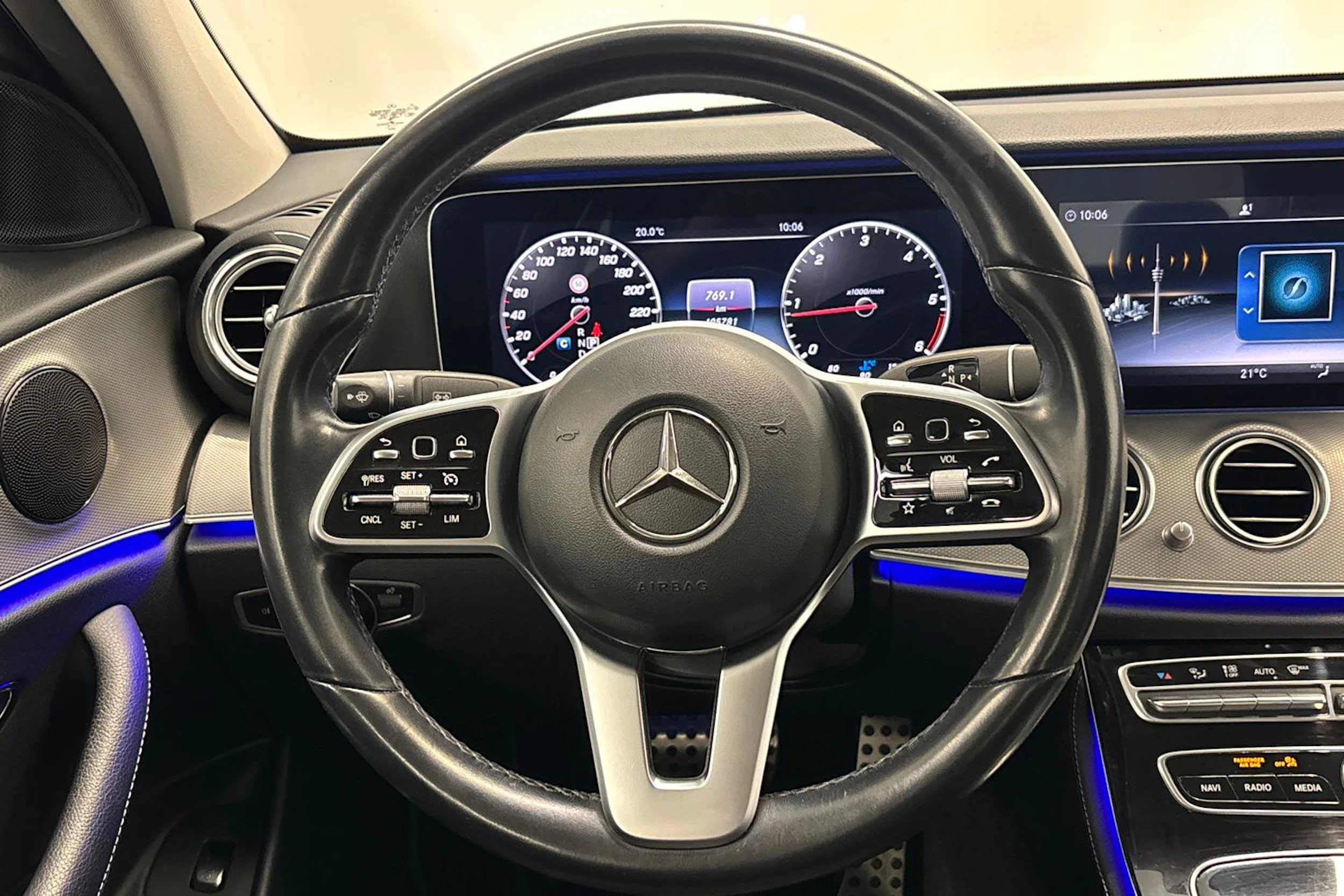 harmaa Mercedes-Benz E 2019 kuva 13.