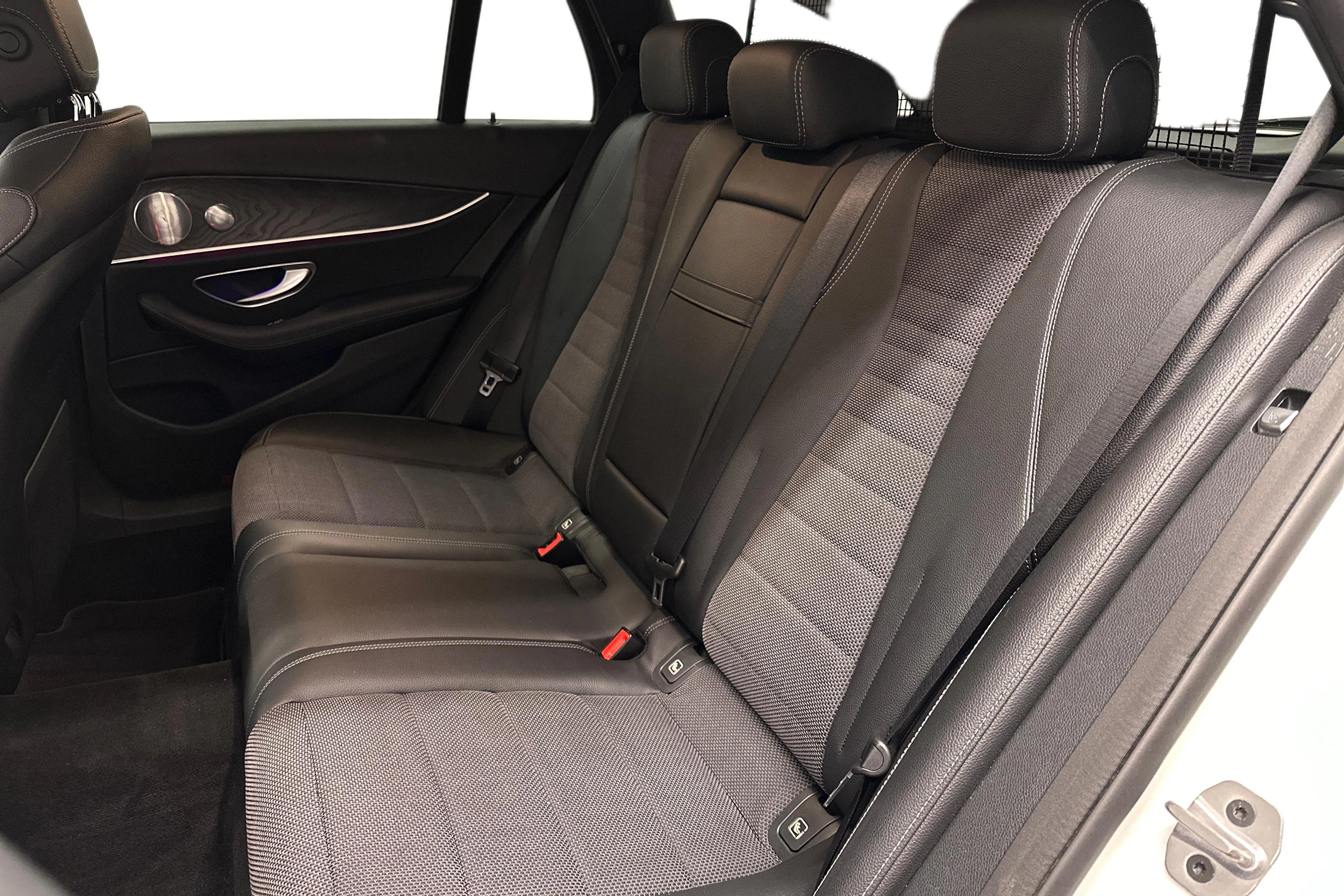 valkoinen Mercedes-Benz E 2019 kuva 8.
