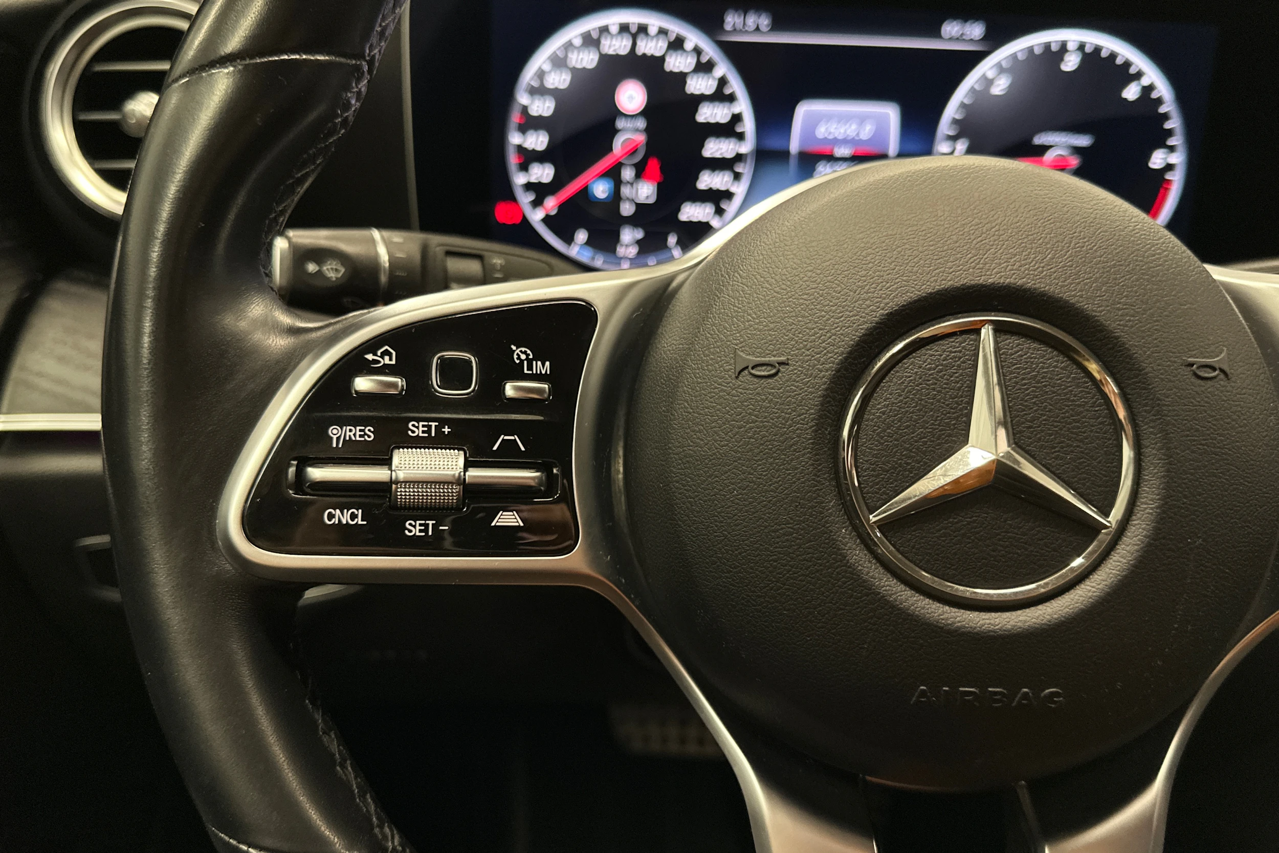 valkoinen Mercedes-Benz E 2019 kuva 11.
