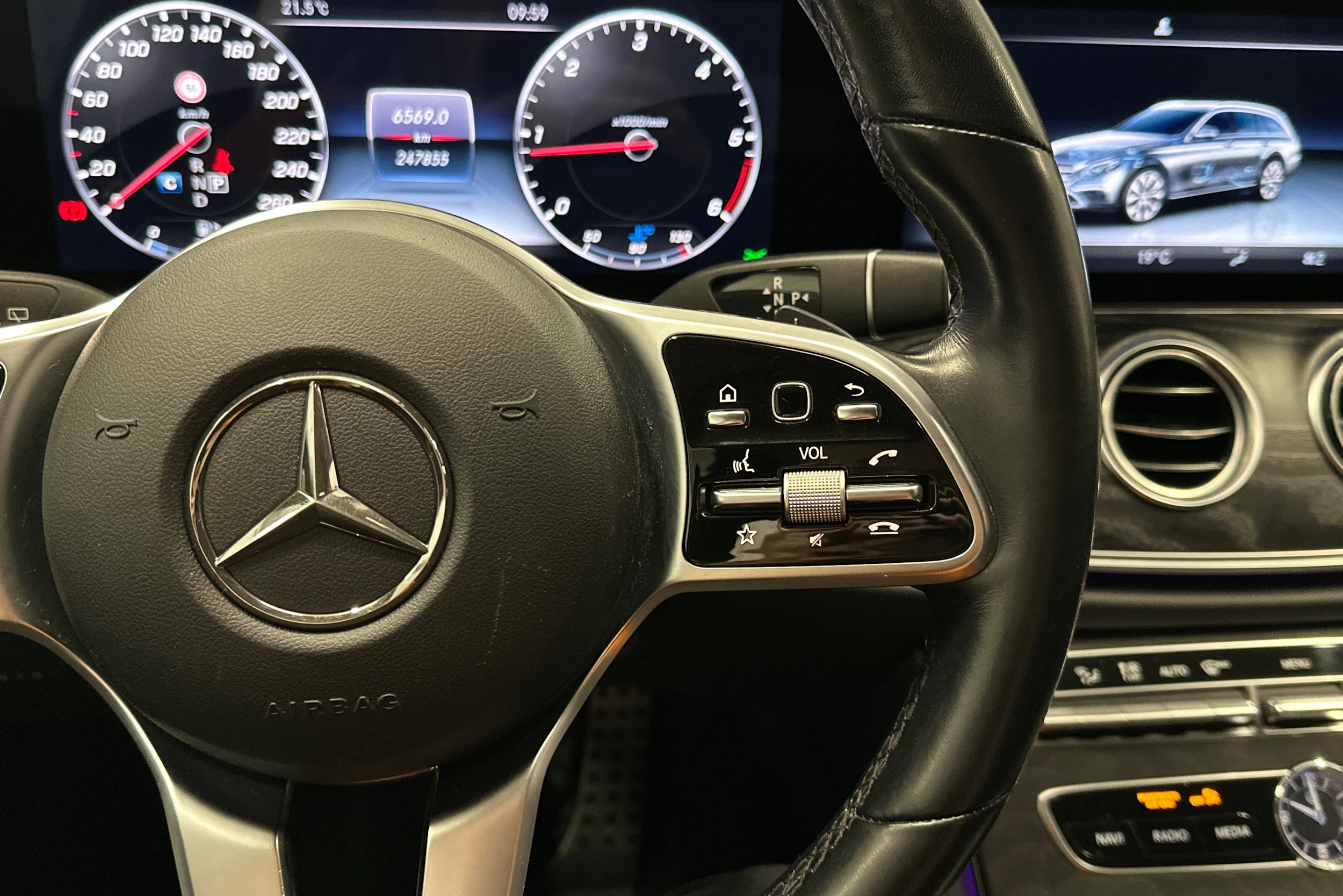 valkoinen Mercedes-Benz E 2019 kuva 12.