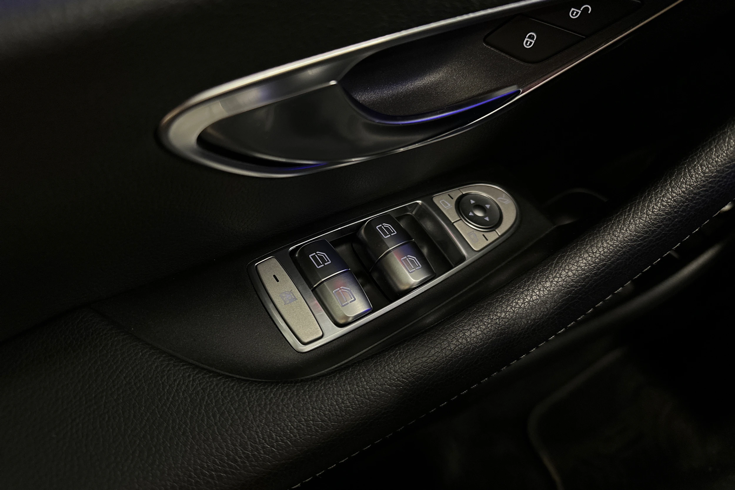 valkoinen Mercedes-Benz E 2019 kuva 15.