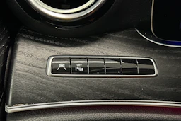 valkoinen Mercedes-Benz E 2019 kuva 16.