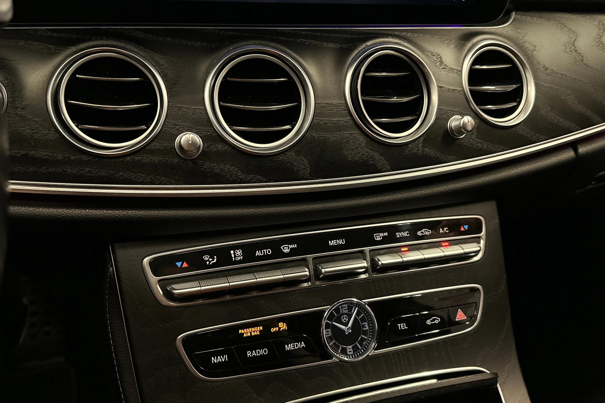valkoinen Mercedes-Benz E 2019 kuva 30.