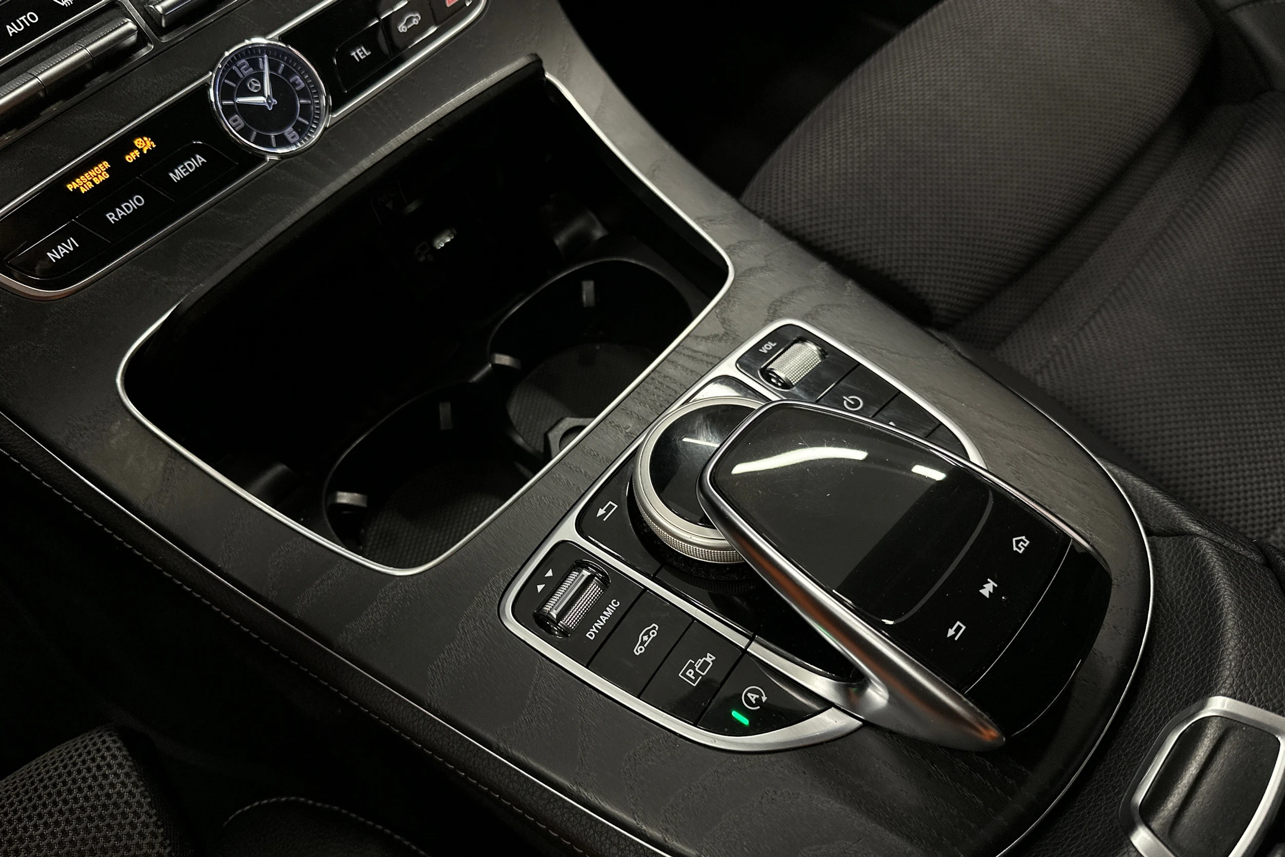 valkoinen Mercedes-Benz E 2019 kuva 31.
