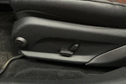valkoinen Mercedes-Benz E 2019 kuva 33.