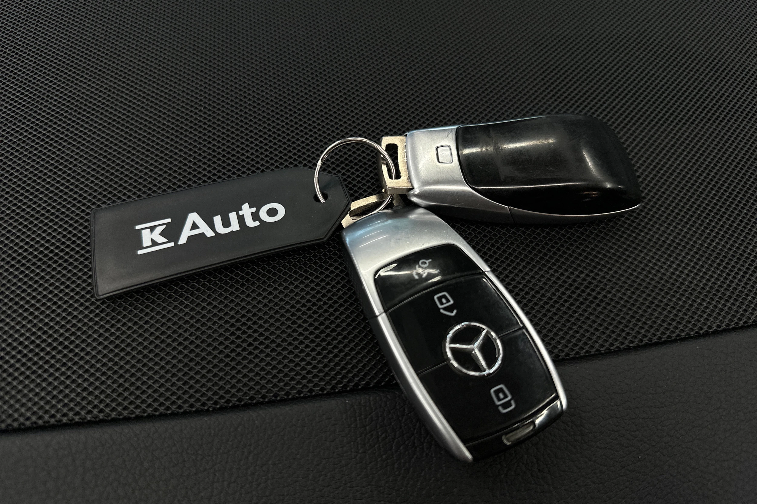valkoinen Mercedes-Benz E 2019 kuva 38.