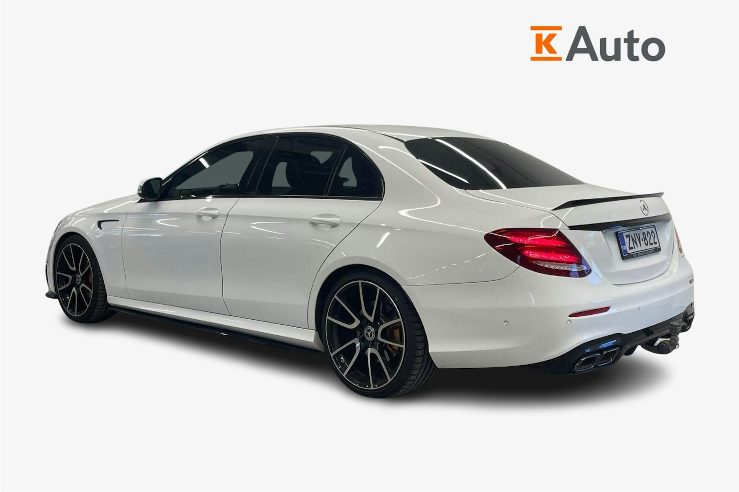 valkoinen Mercedes-Benz E 2019 kuva 2.