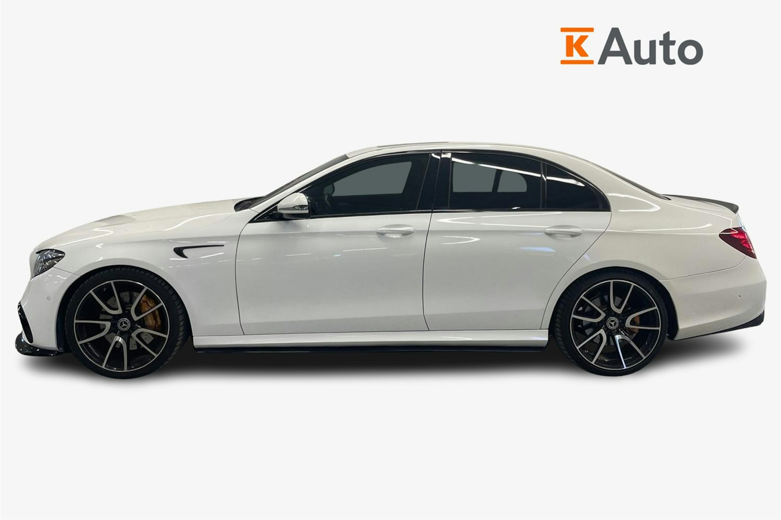 valkoinen Mercedes-Benz E 2019 kuva 5.