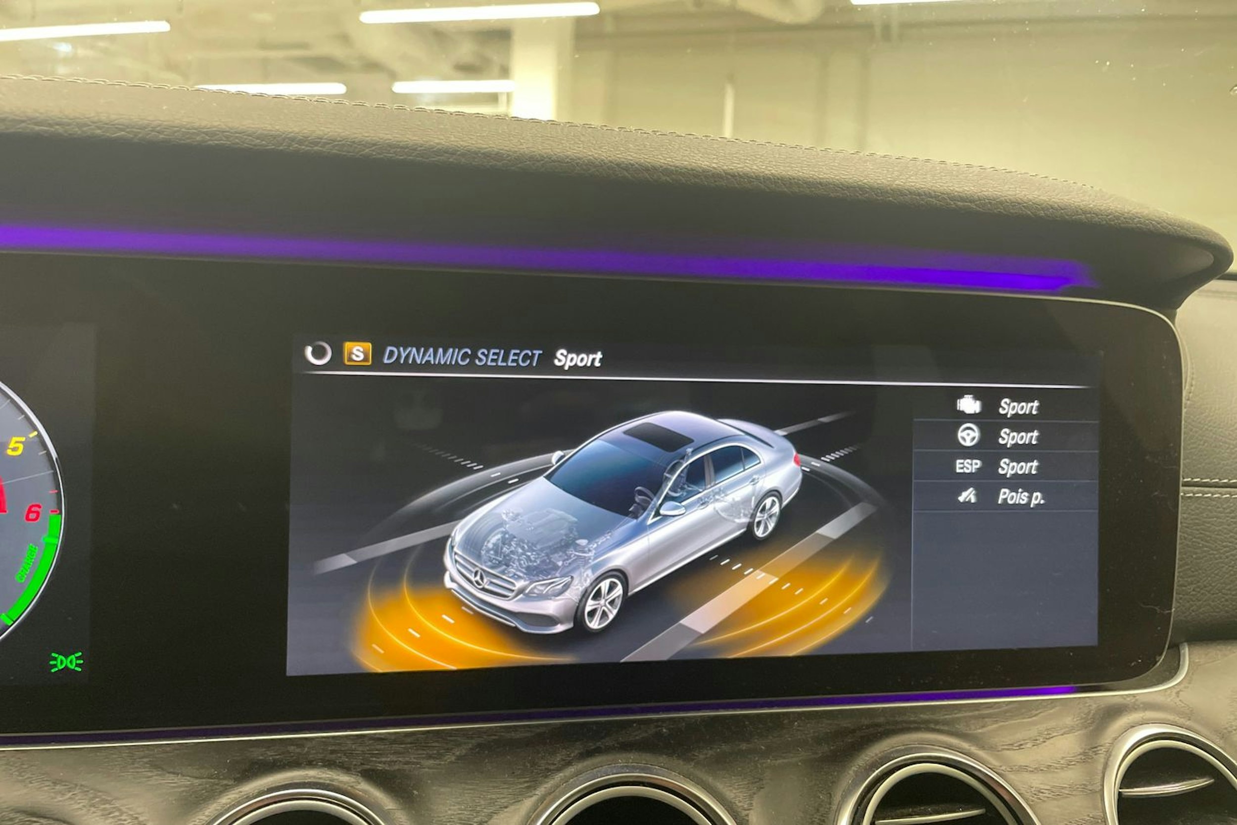 valkoinen Mercedes-Benz E 2019 kuva 16.
