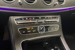 valkoinen Mercedes-Benz E 2019 kuva 17.