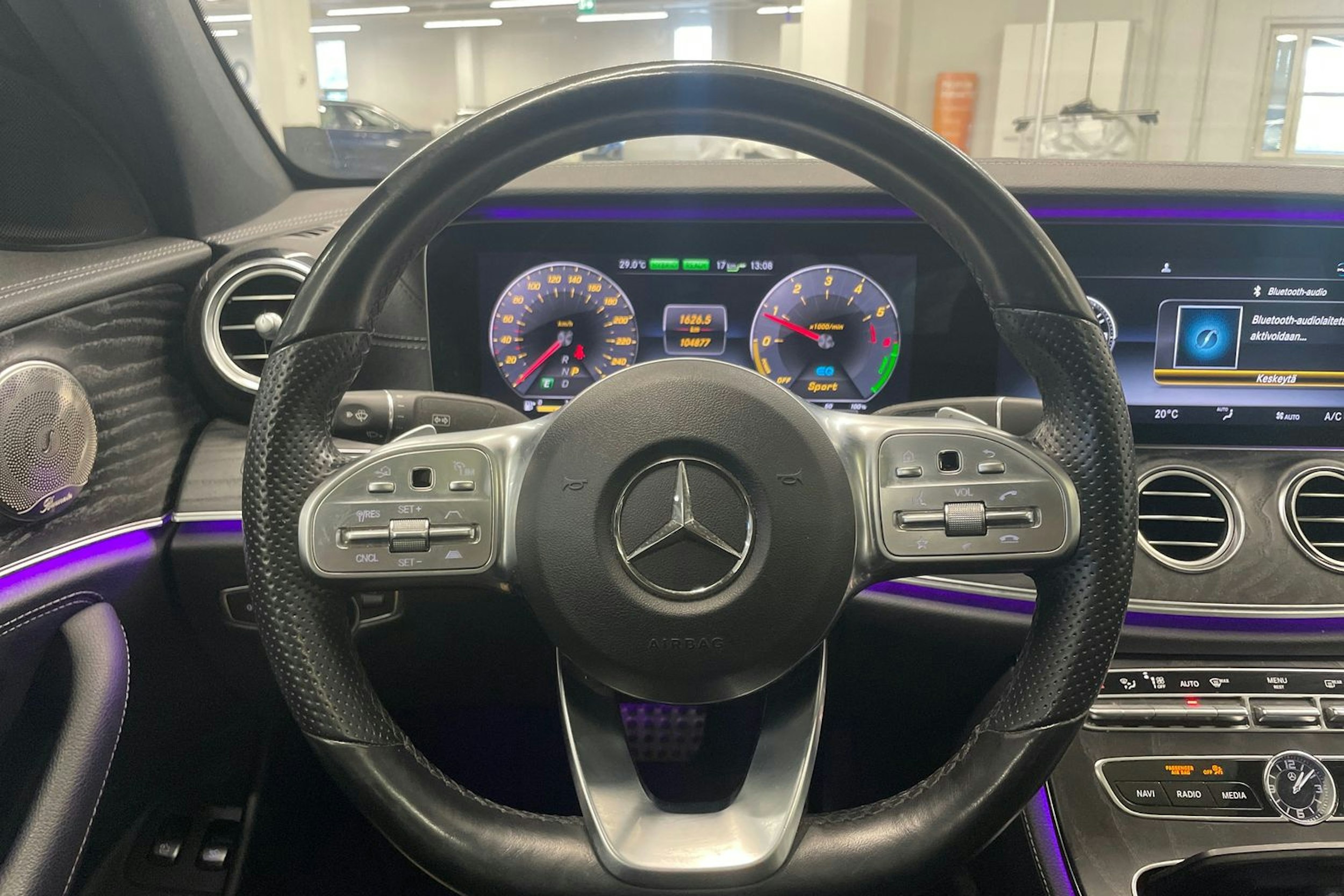 valkoinen Mercedes-Benz E 2019 kuva 20.
