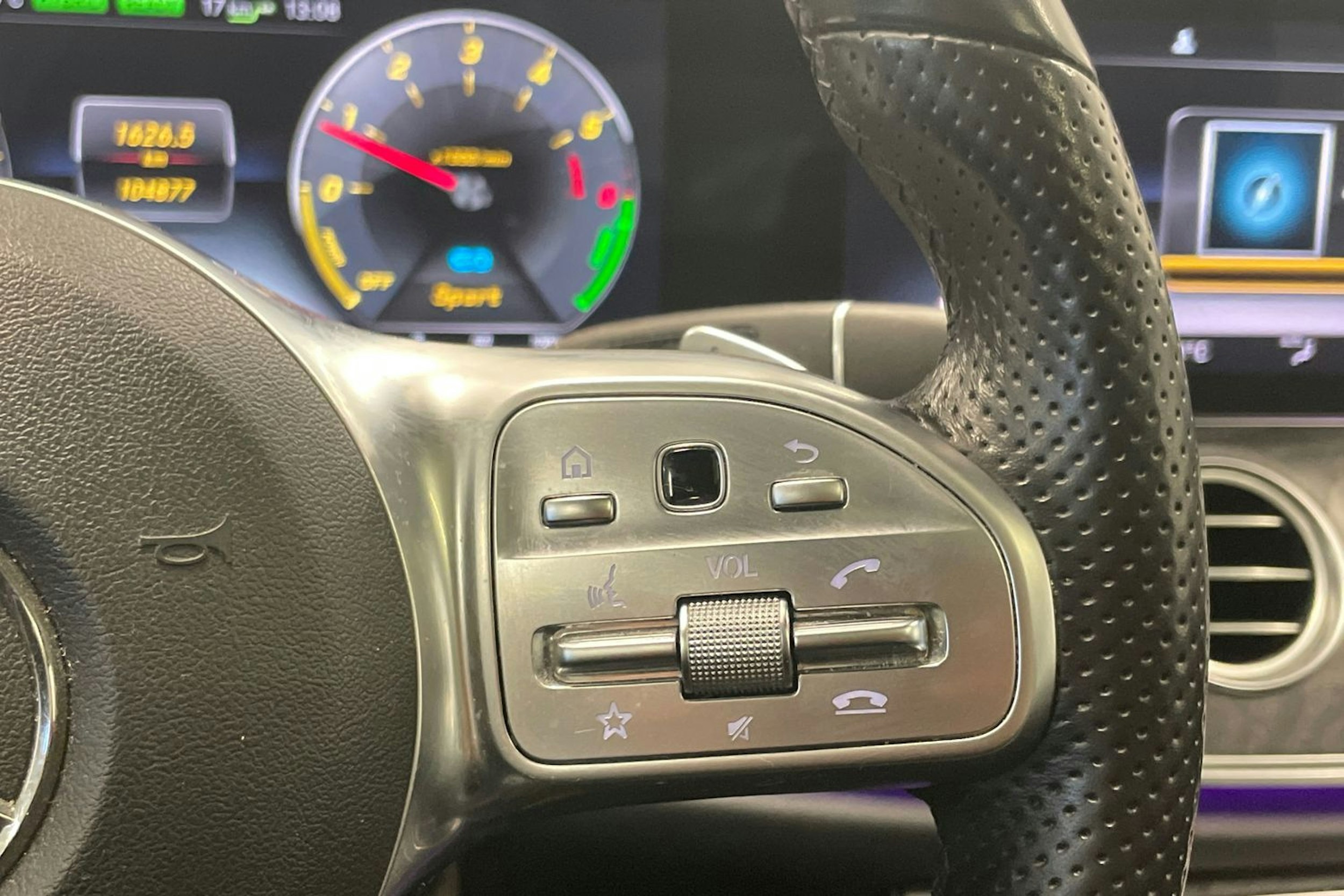 valkoinen Mercedes-Benz E 2019 kuva 21.