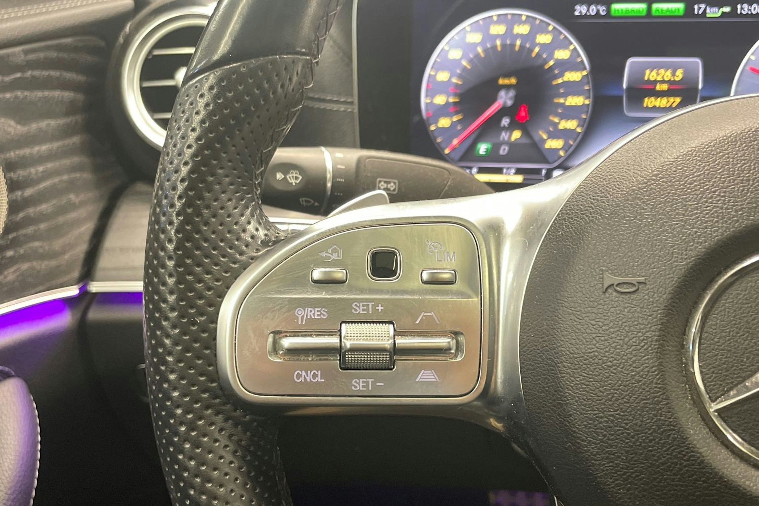 valkoinen Mercedes-Benz E 2019 kuva 22.