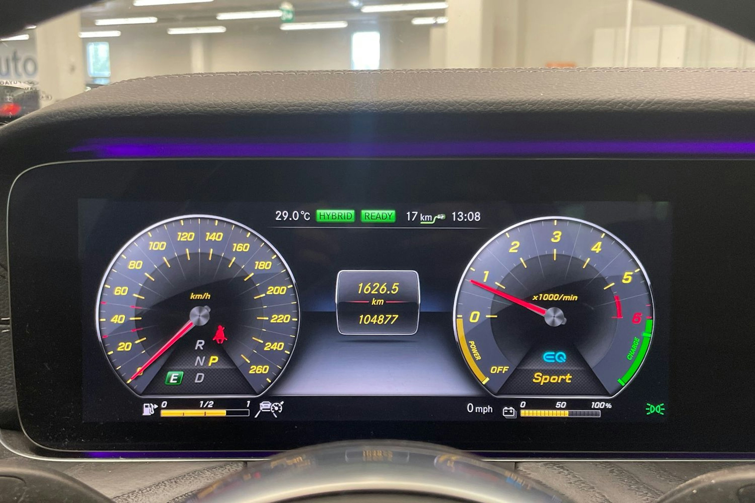 valkoinen Mercedes-Benz E 2019 kuva 23.