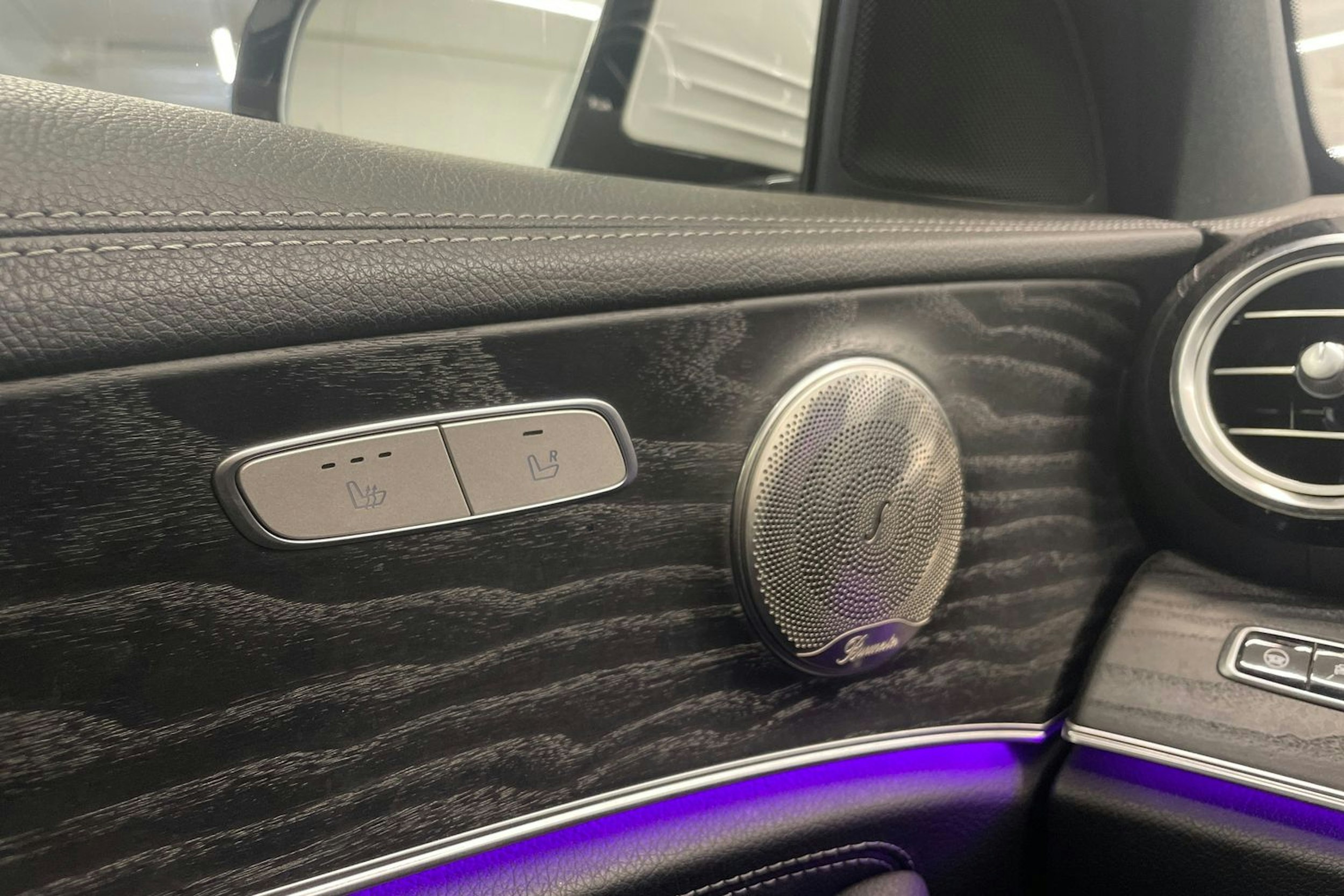 valkoinen Mercedes-Benz E 2019 kuva 24.