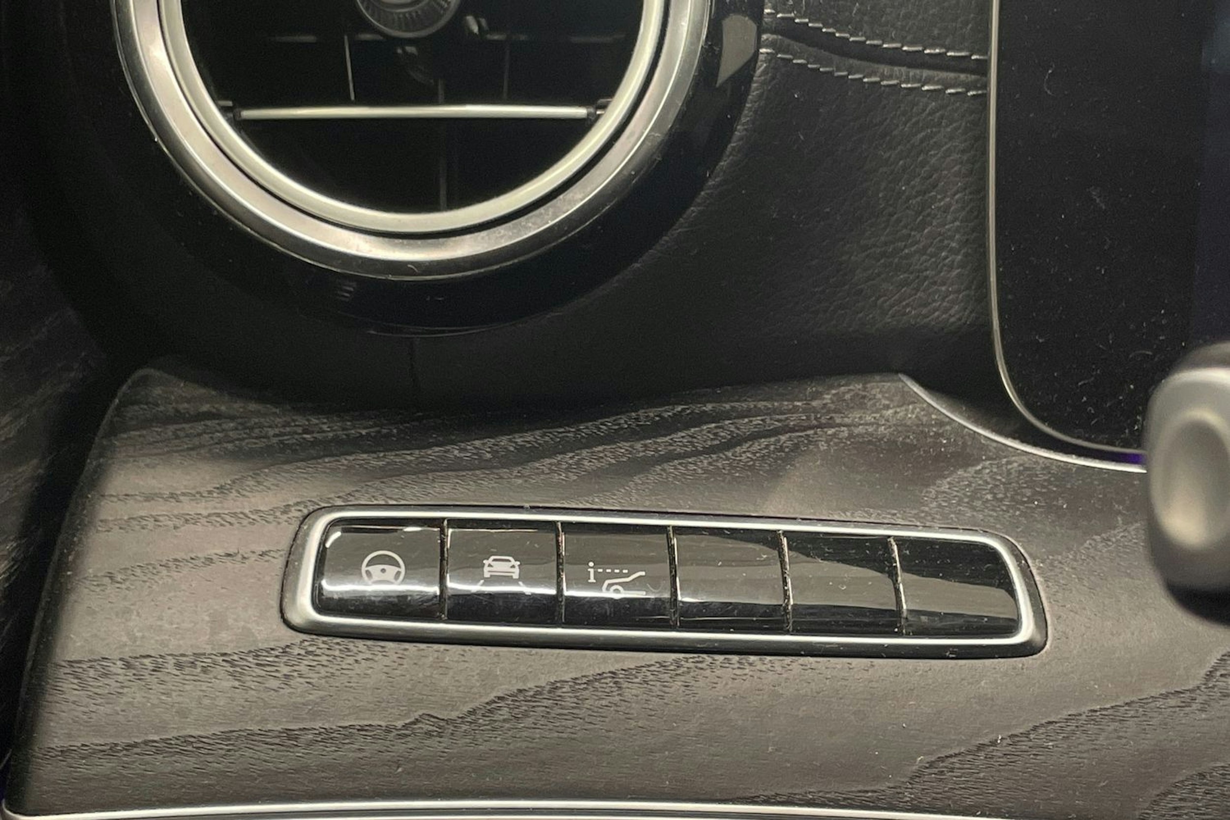 valkoinen Mercedes-Benz E 2019 kuva 25.
