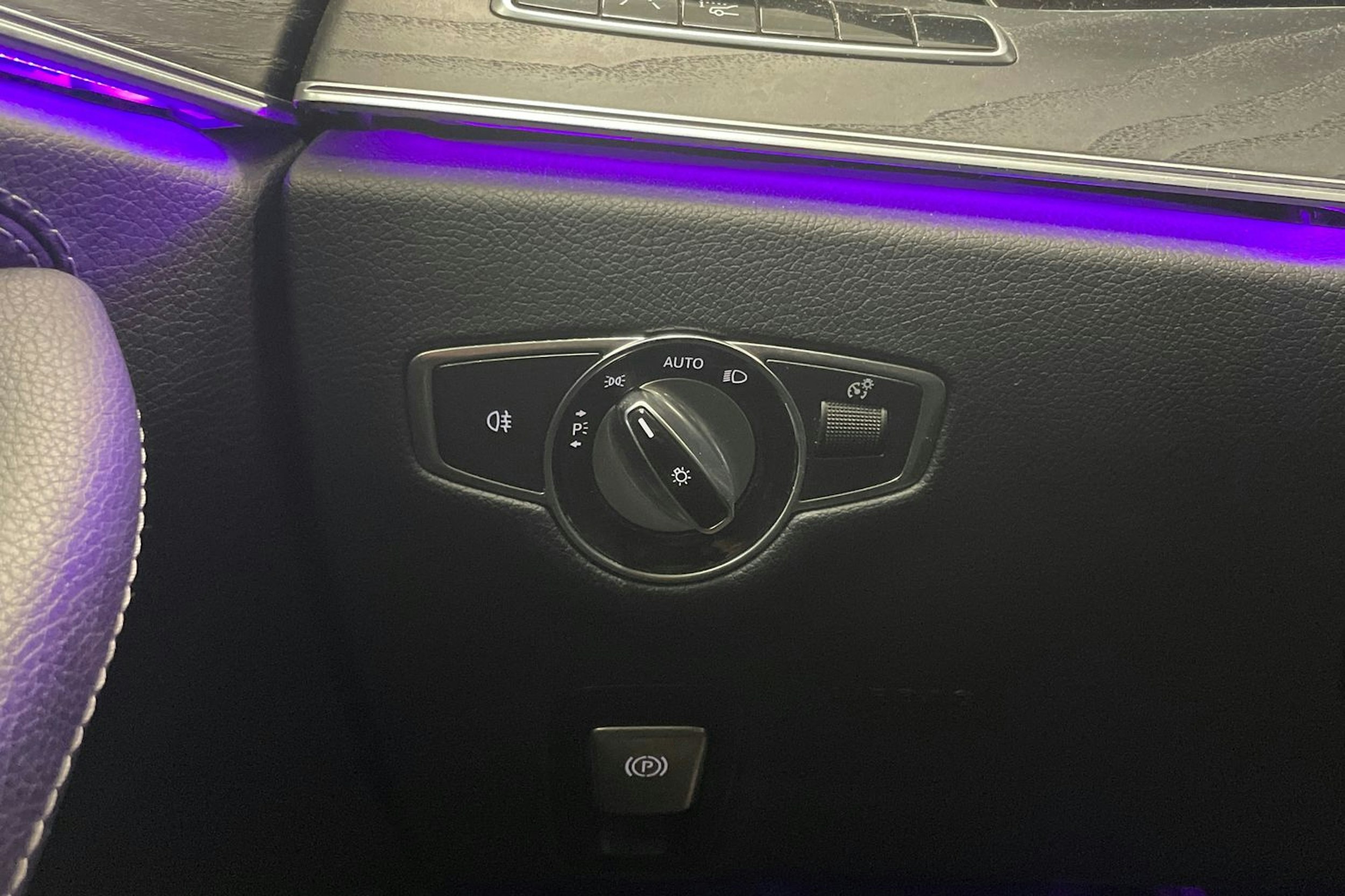 valkoinen Mercedes-Benz E 2019 kuva 26.