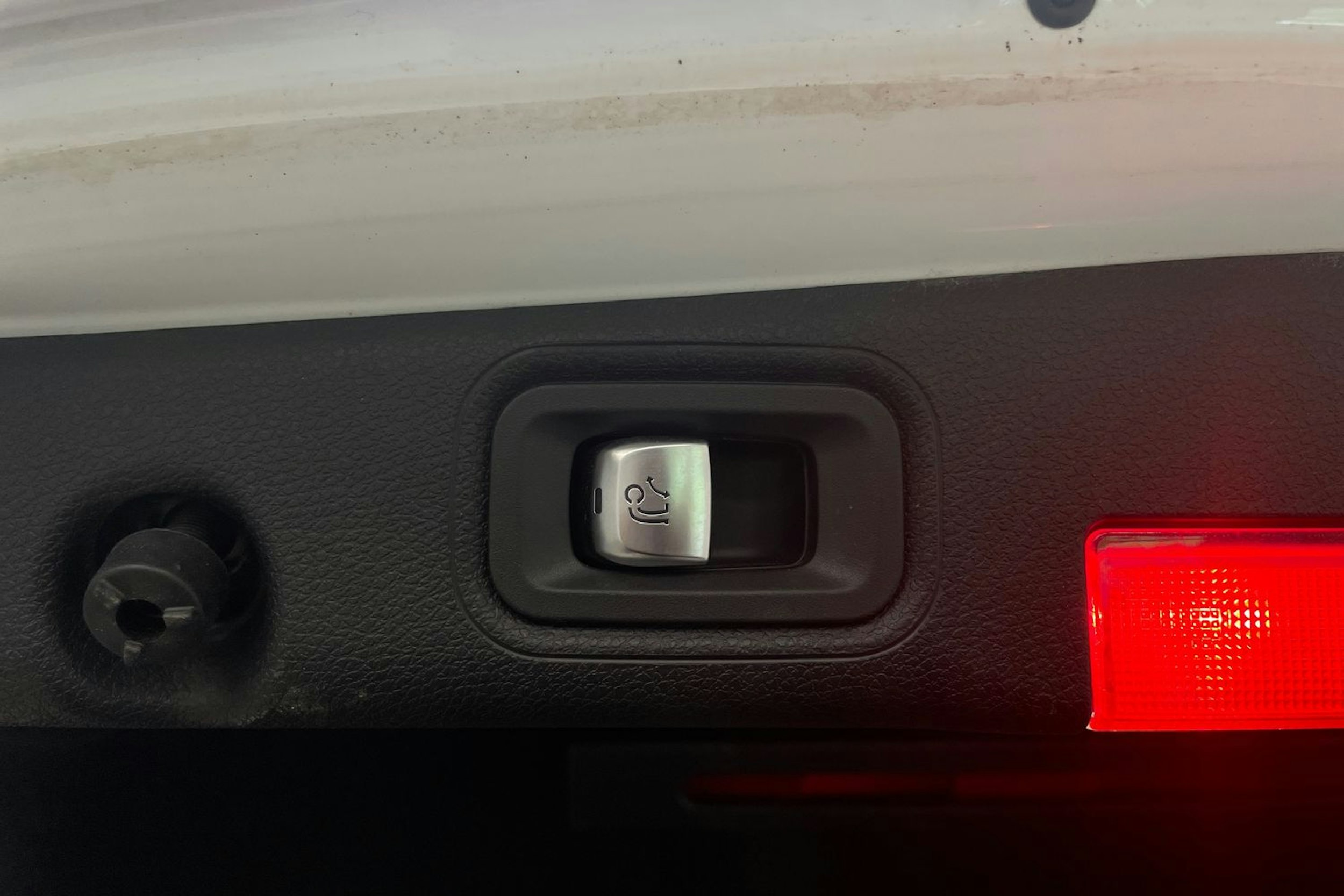 valkoinen Mercedes-Benz E 2019 kuva 31.