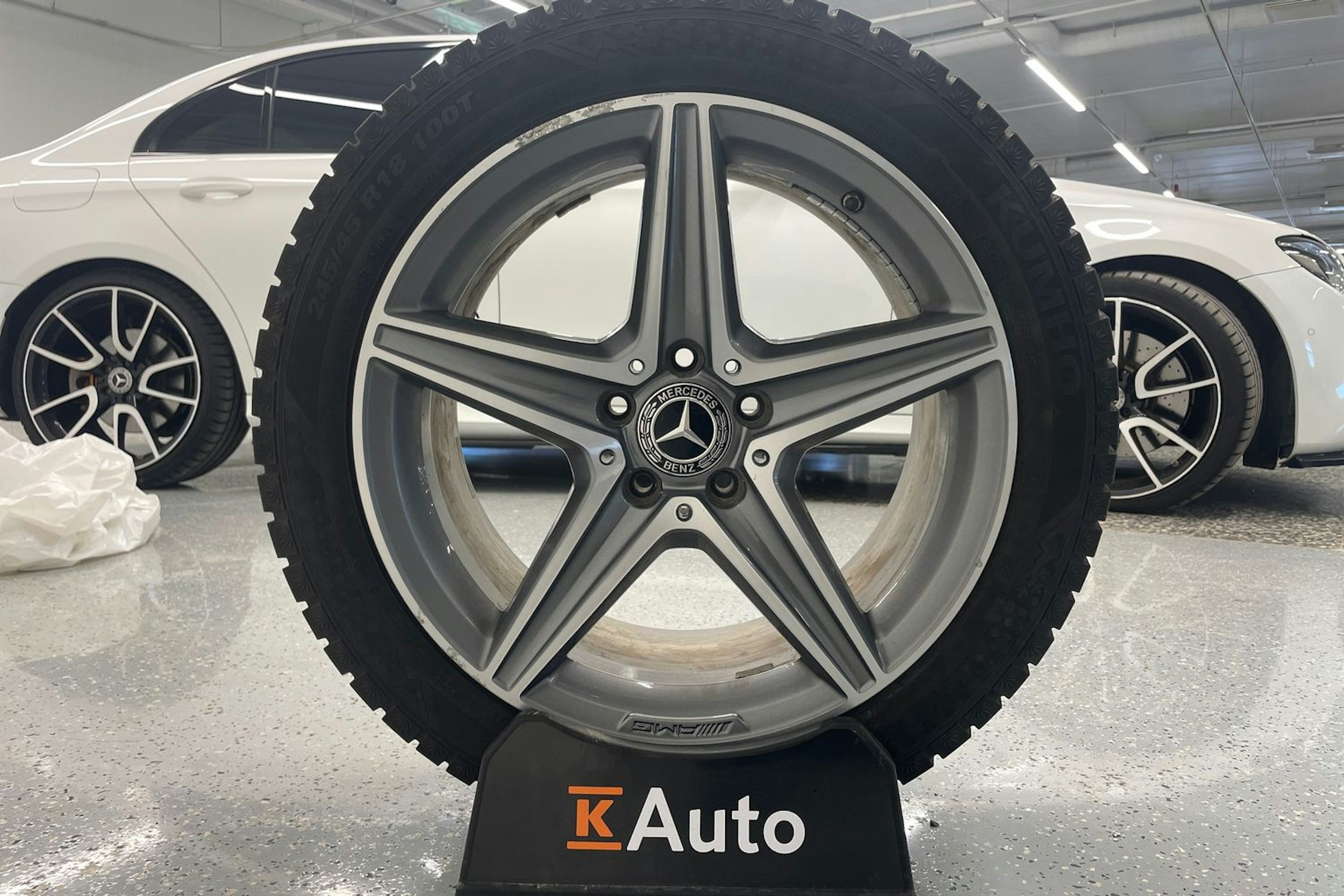 valkoinen Mercedes-Benz E 2019 kuva 34.