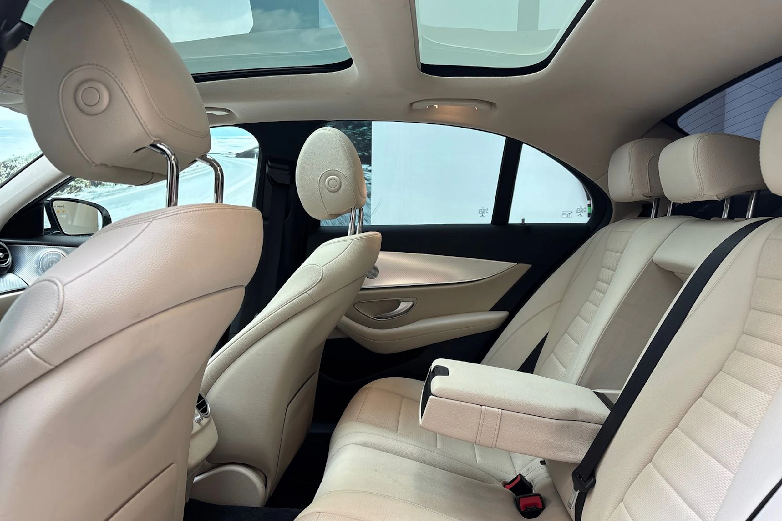 valkoinen Mercedes-Benz E 2020 kuva 14.