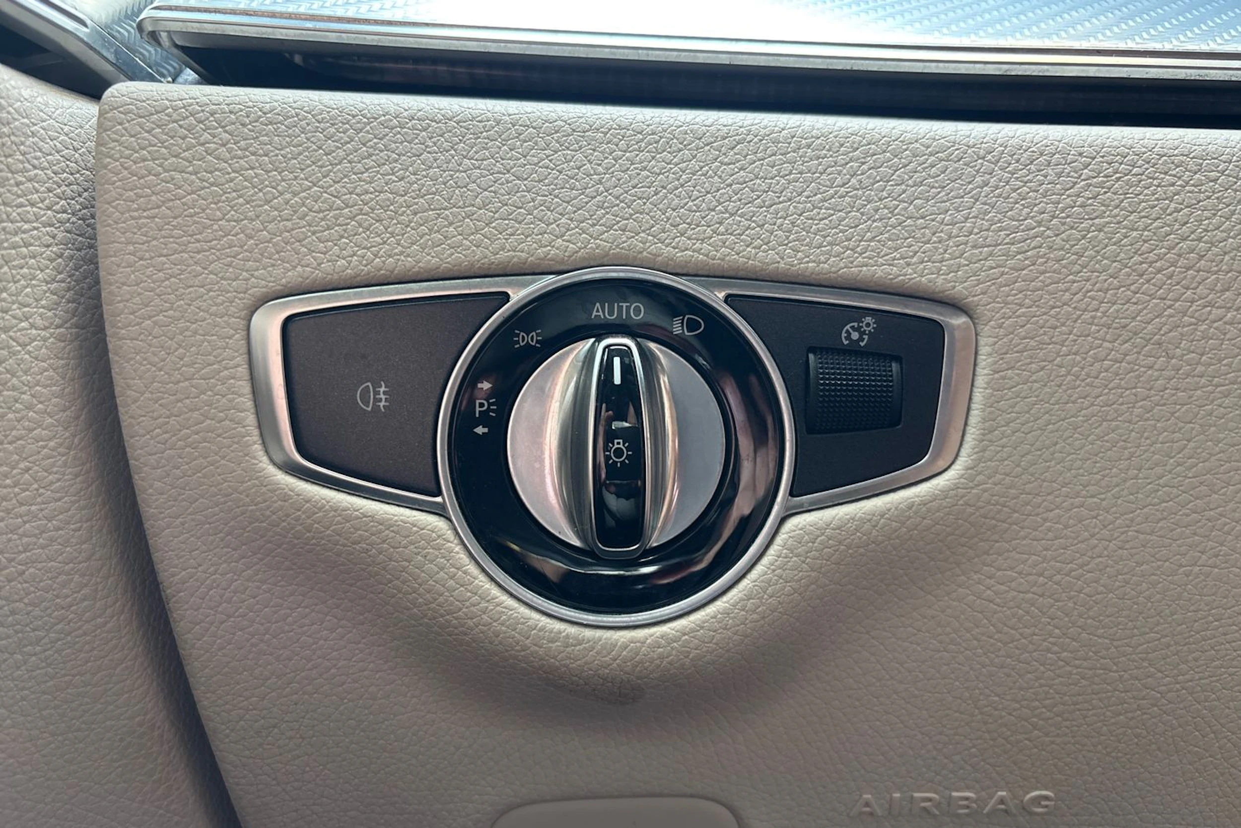 valkoinen Mercedes-Benz E 2020 kuva 17.
