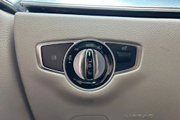valkoinen Mercedes-Benz E 2020 kuva 17.