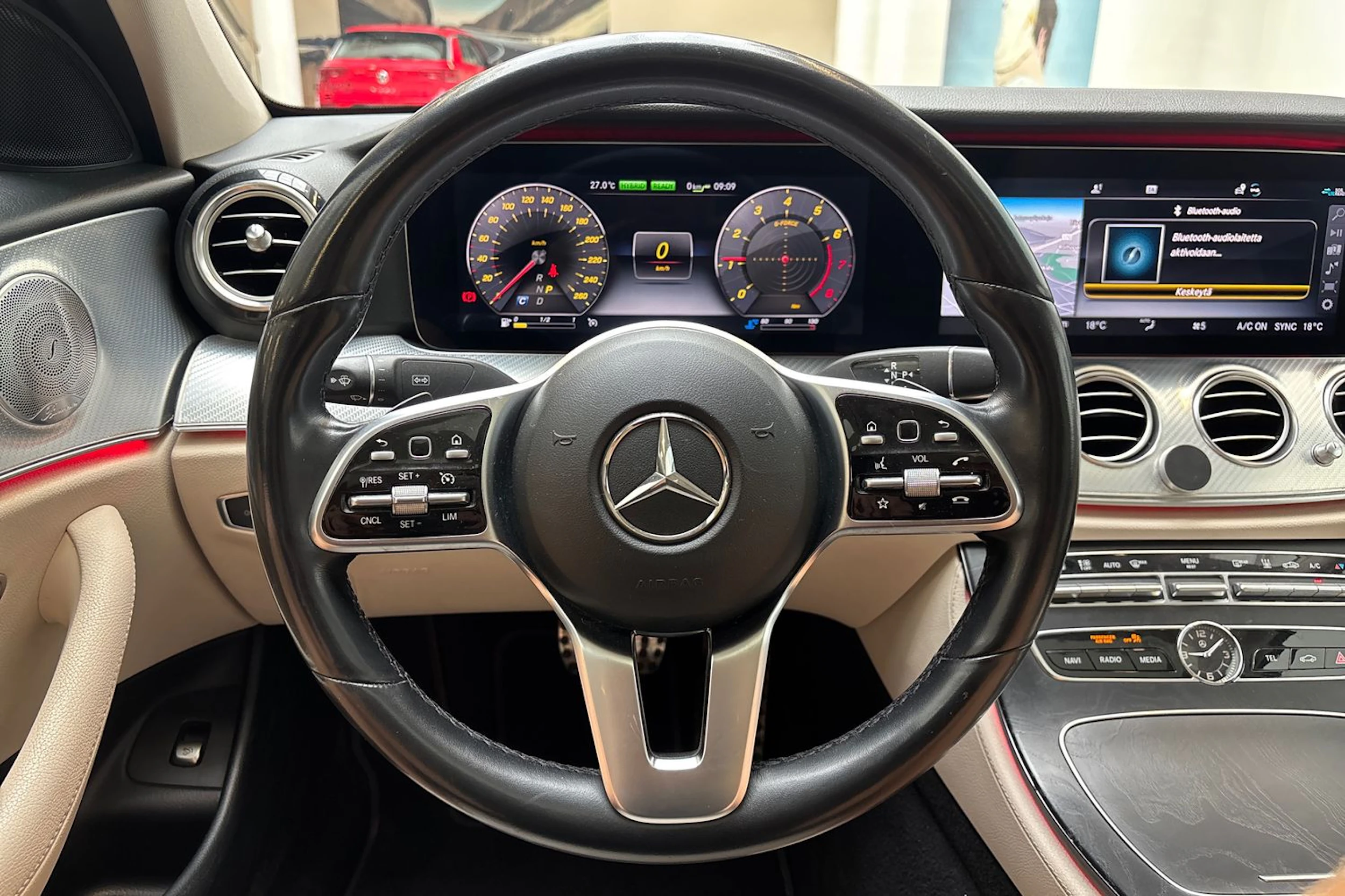 valkoinen Mercedes-Benz E 2020 kuva 18.