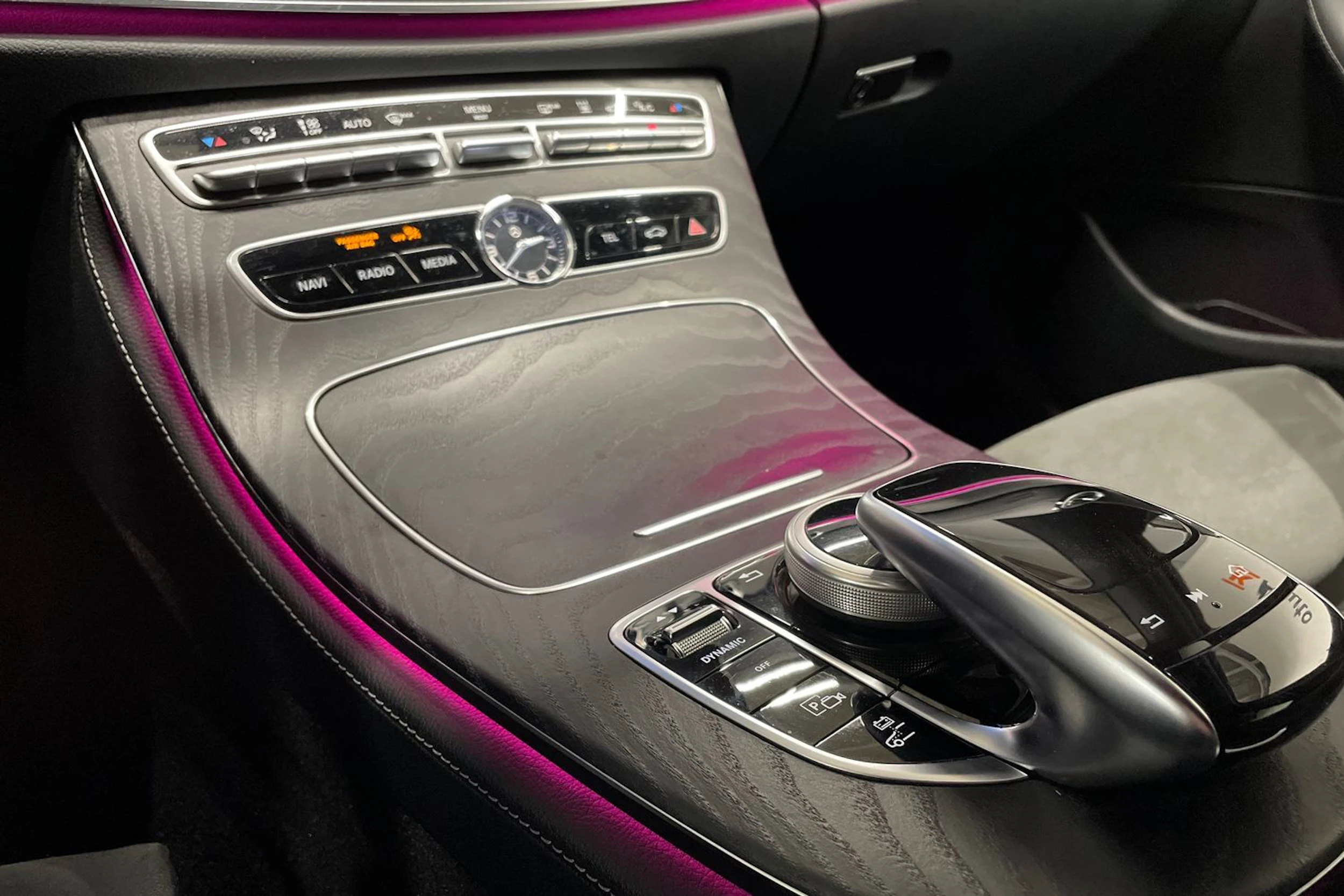 harmaa Mercedes-Benz E 2020 kuva 21.