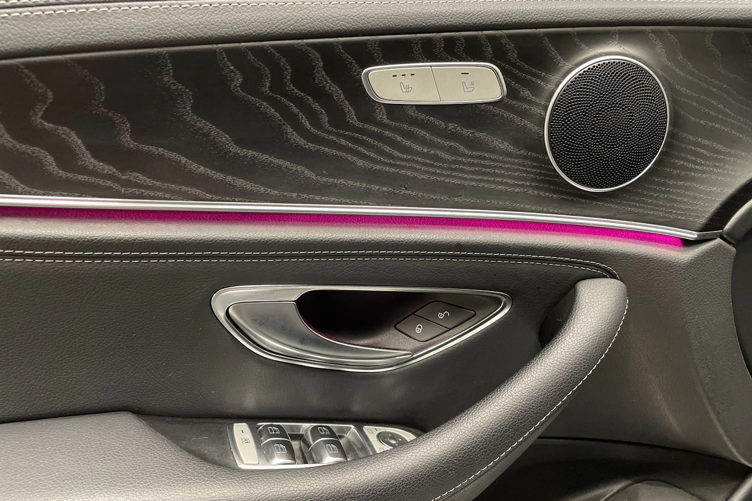 harmaa Mercedes-Benz E 2020 kuva 26.
