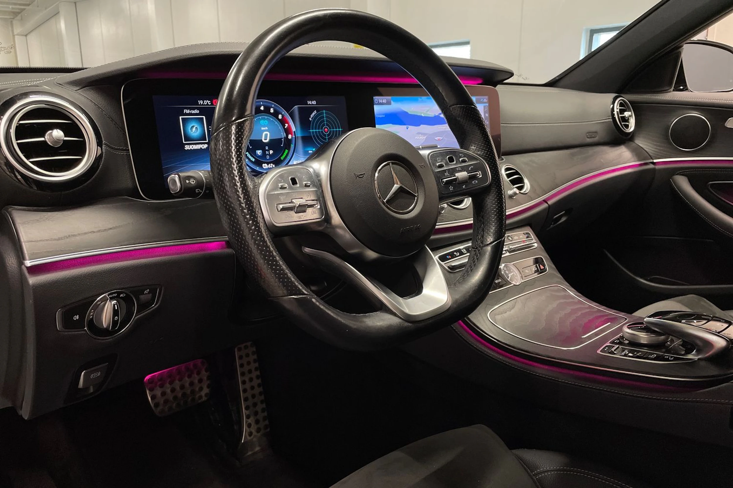 harmaa Mercedes-Benz E 2020 kuva 28.