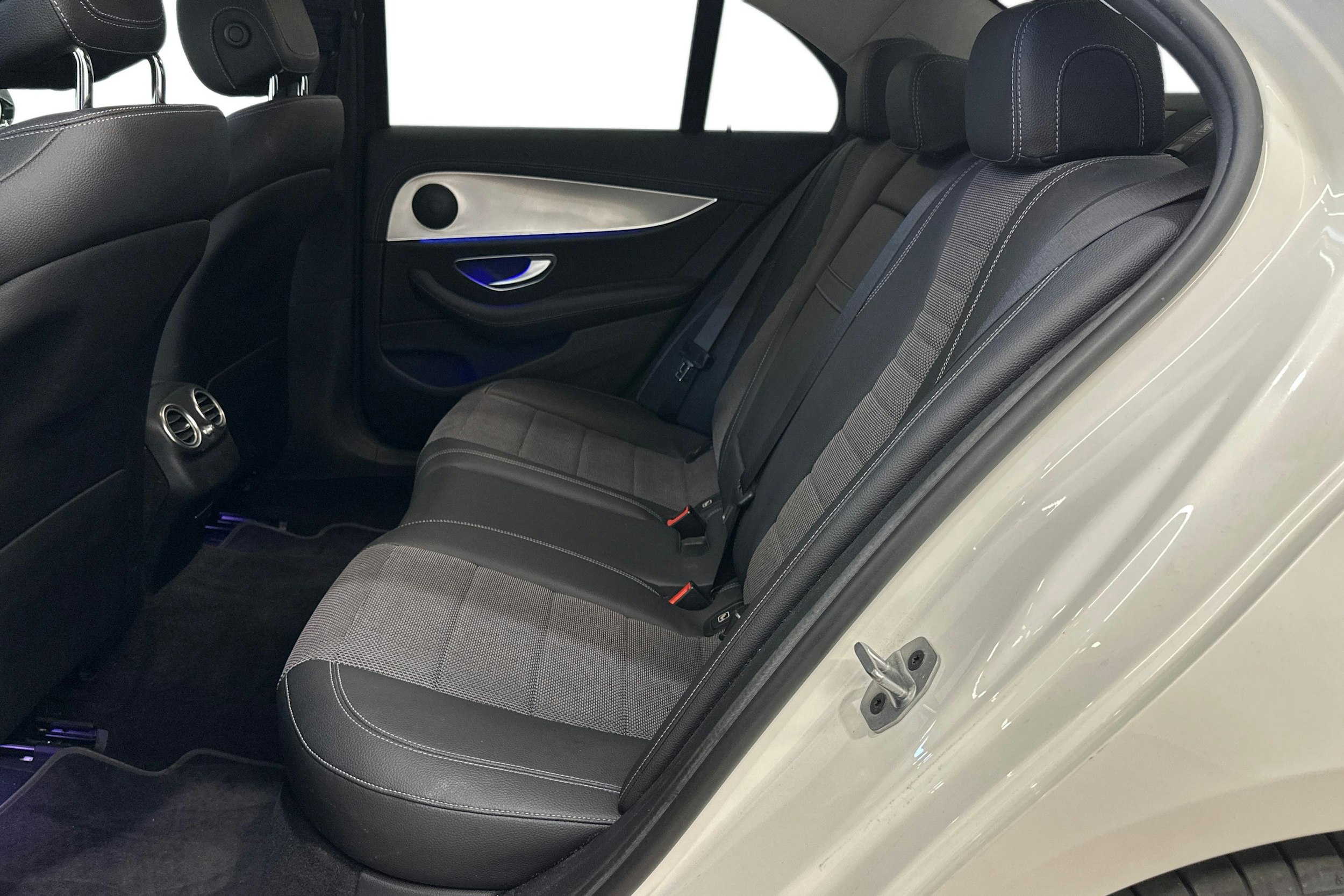 met. valkoinen Mercedes-Benz E 2020 kuva 8.