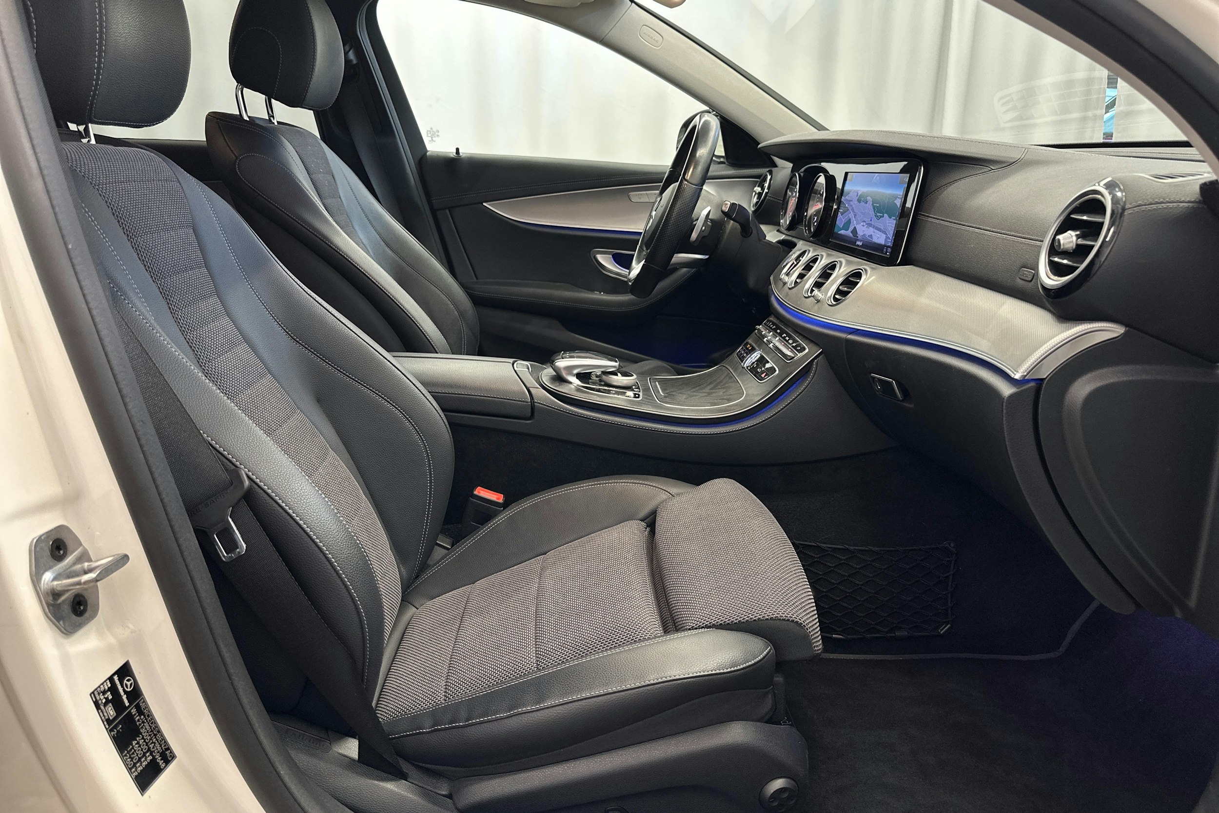 met. valkoinen Mercedes-Benz E 2020 kuva 11.