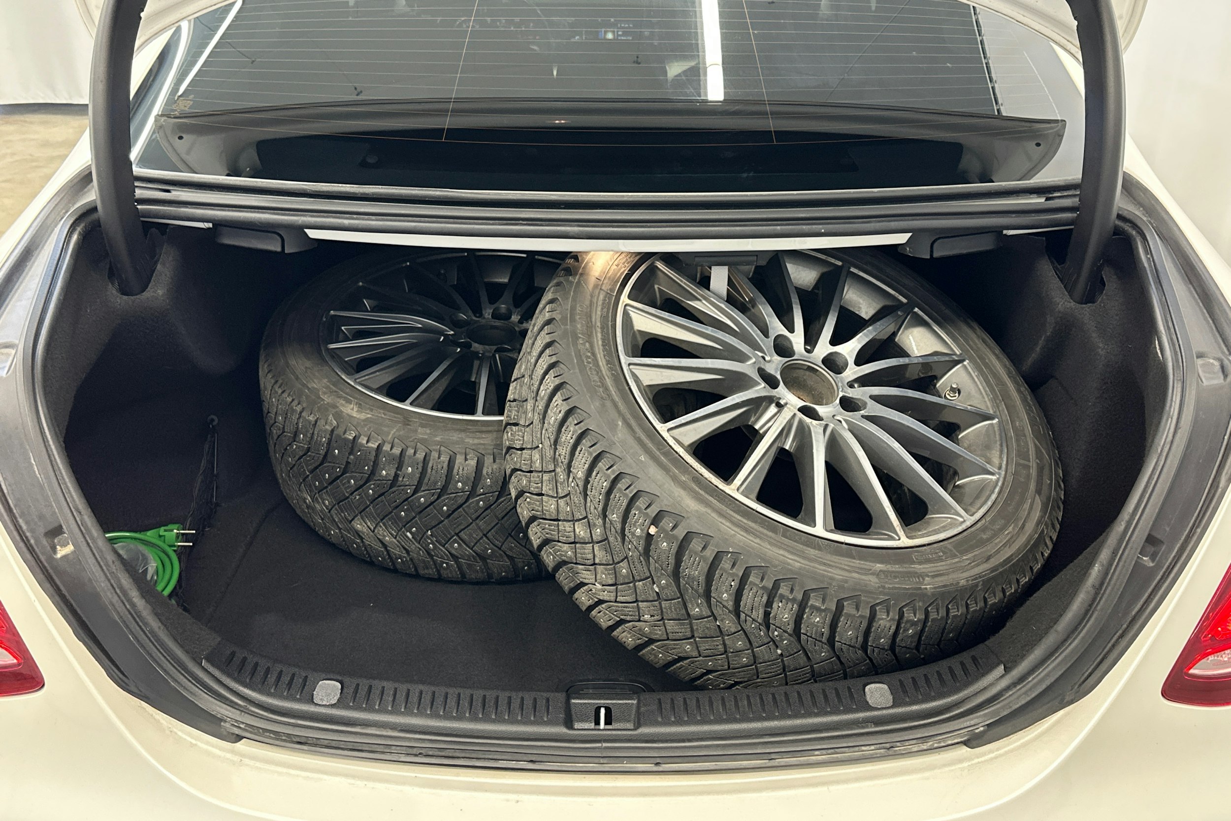 met. valkoinen Mercedes-Benz E 2020 kuva 26.