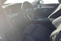 musta Mercedes-Benz E 2020 kuva 3.