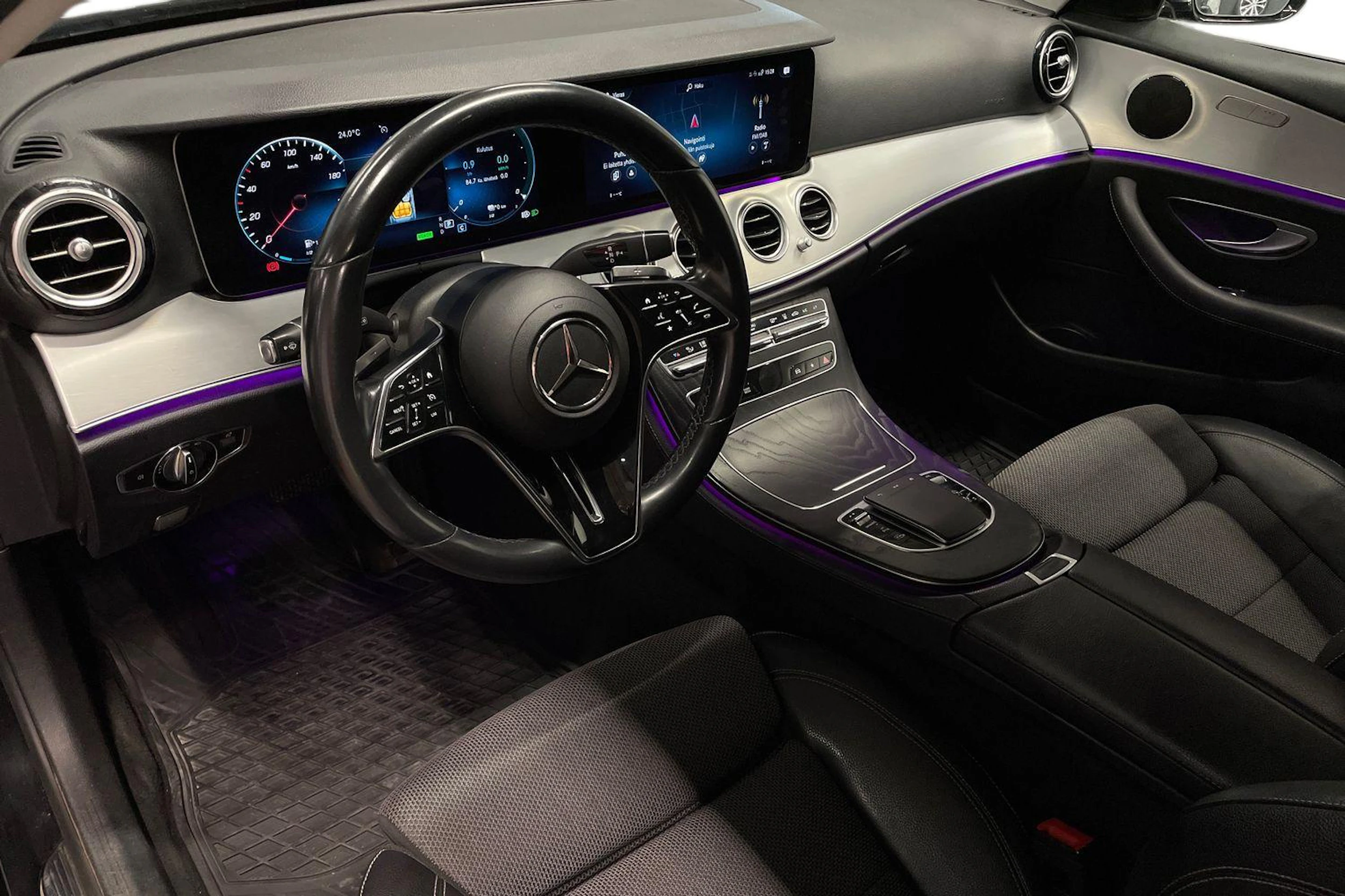 musta Mercedes-Benz E 2020 kuva 6.