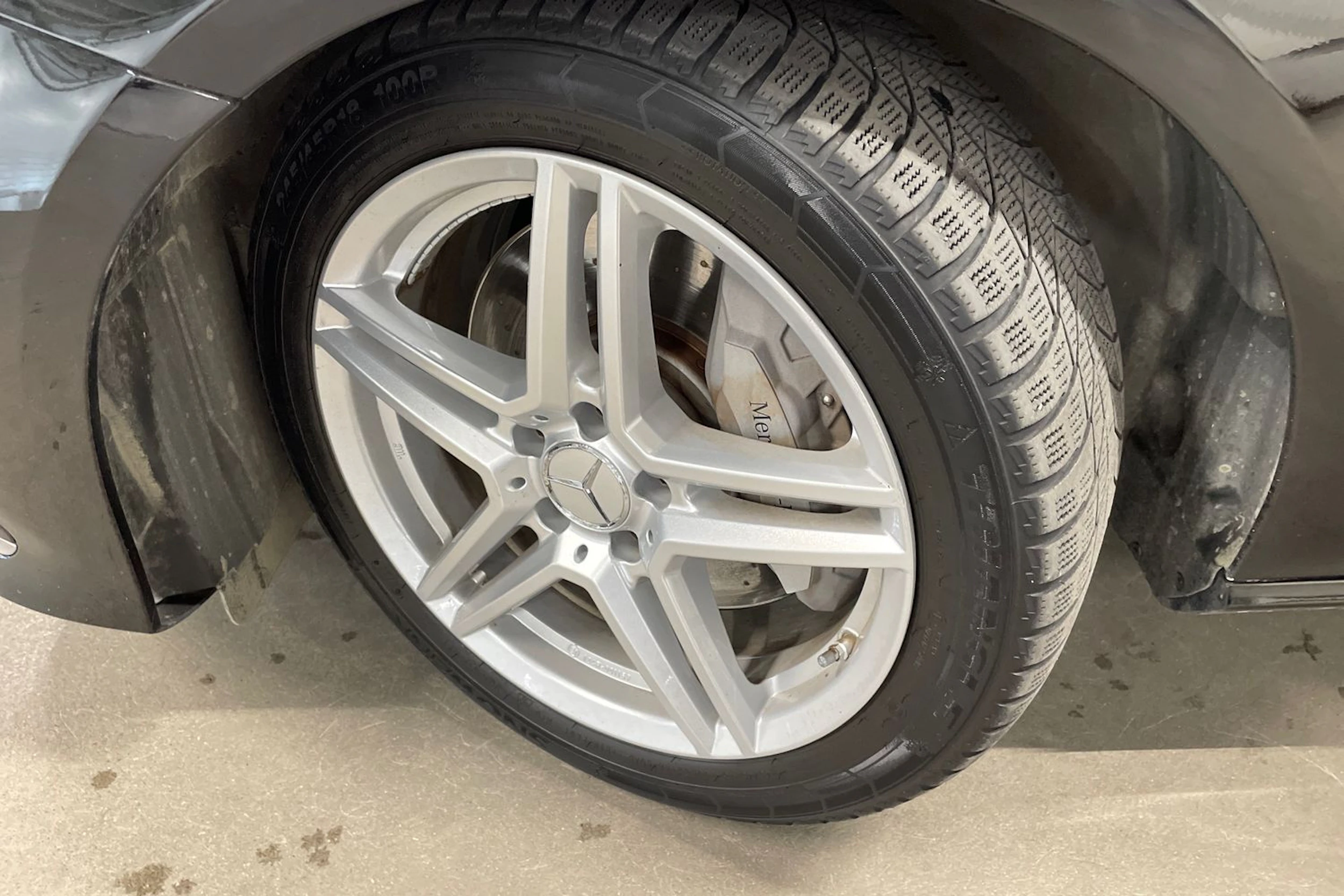 musta Mercedes-Benz E 2020 kuva 10.
