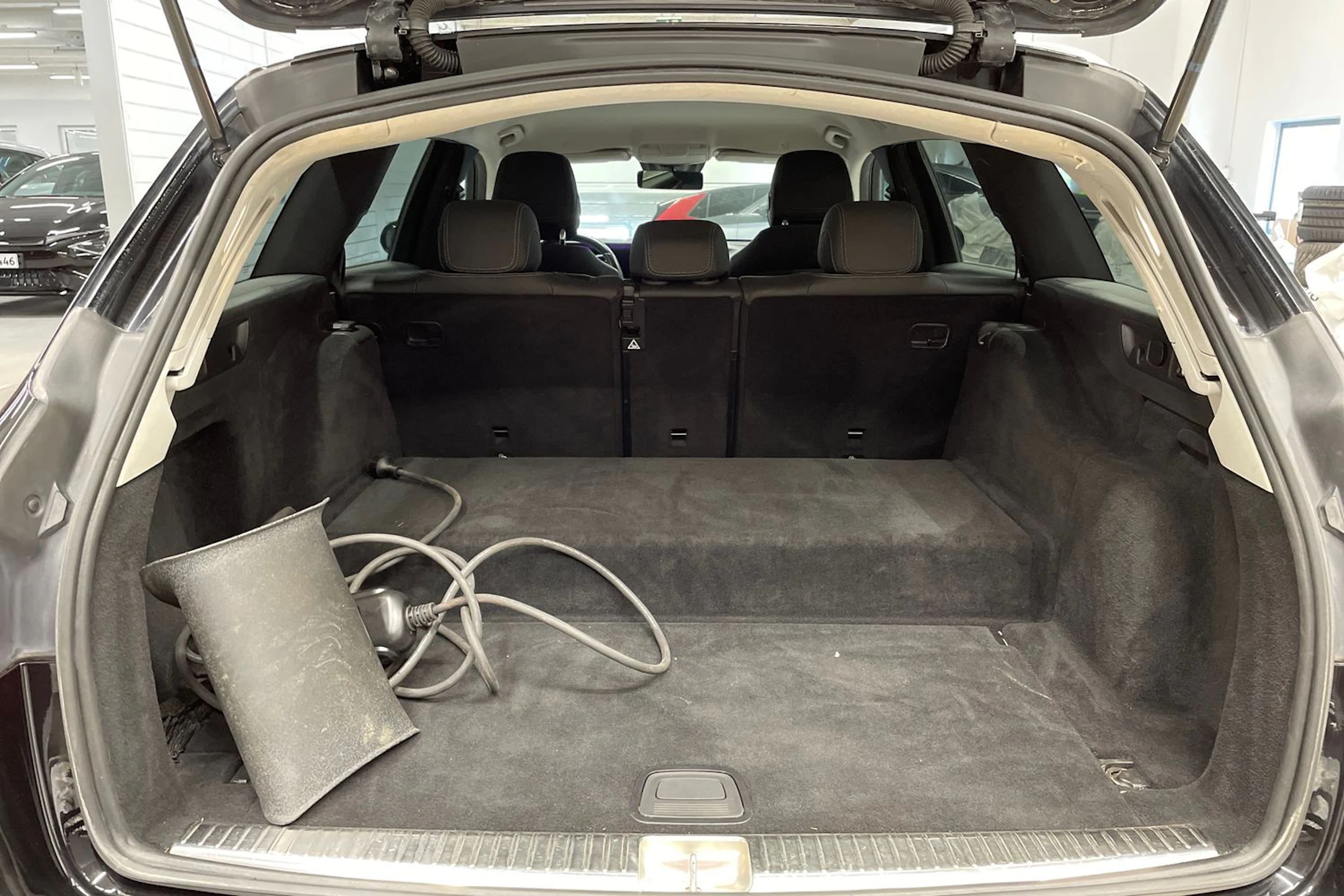 musta Mercedes-Benz E 2020 kuva 12.