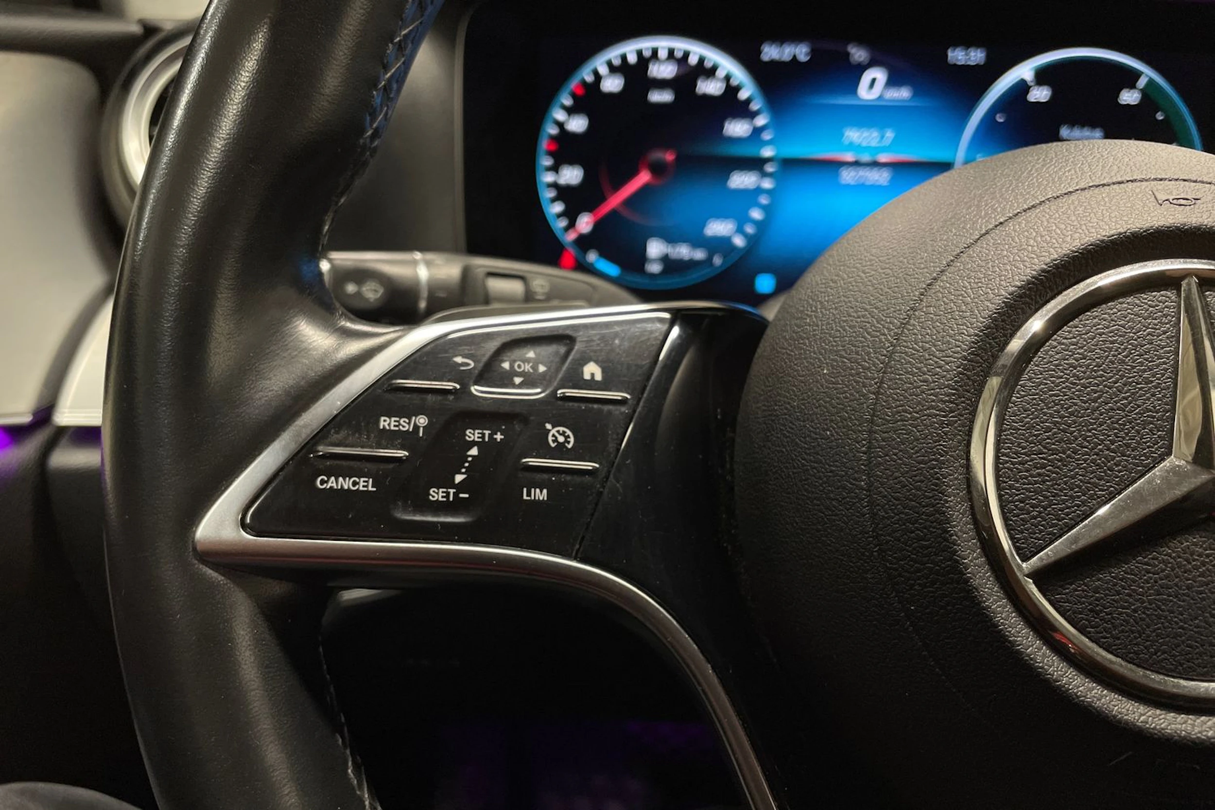 musta Mercedes-Benz E 2020 kuva 23.