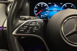 musta Mercedes-Benz E 2020 kuva 23.