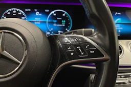 musta Mercedes-Benz E 2020 kuva 24.
